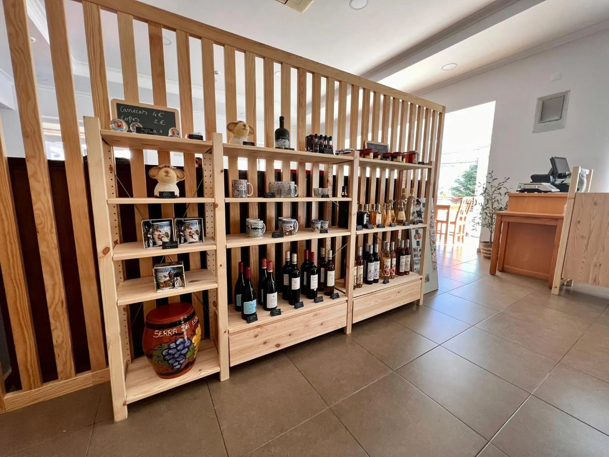 On-site shops in Vale do Zêzere Hotel