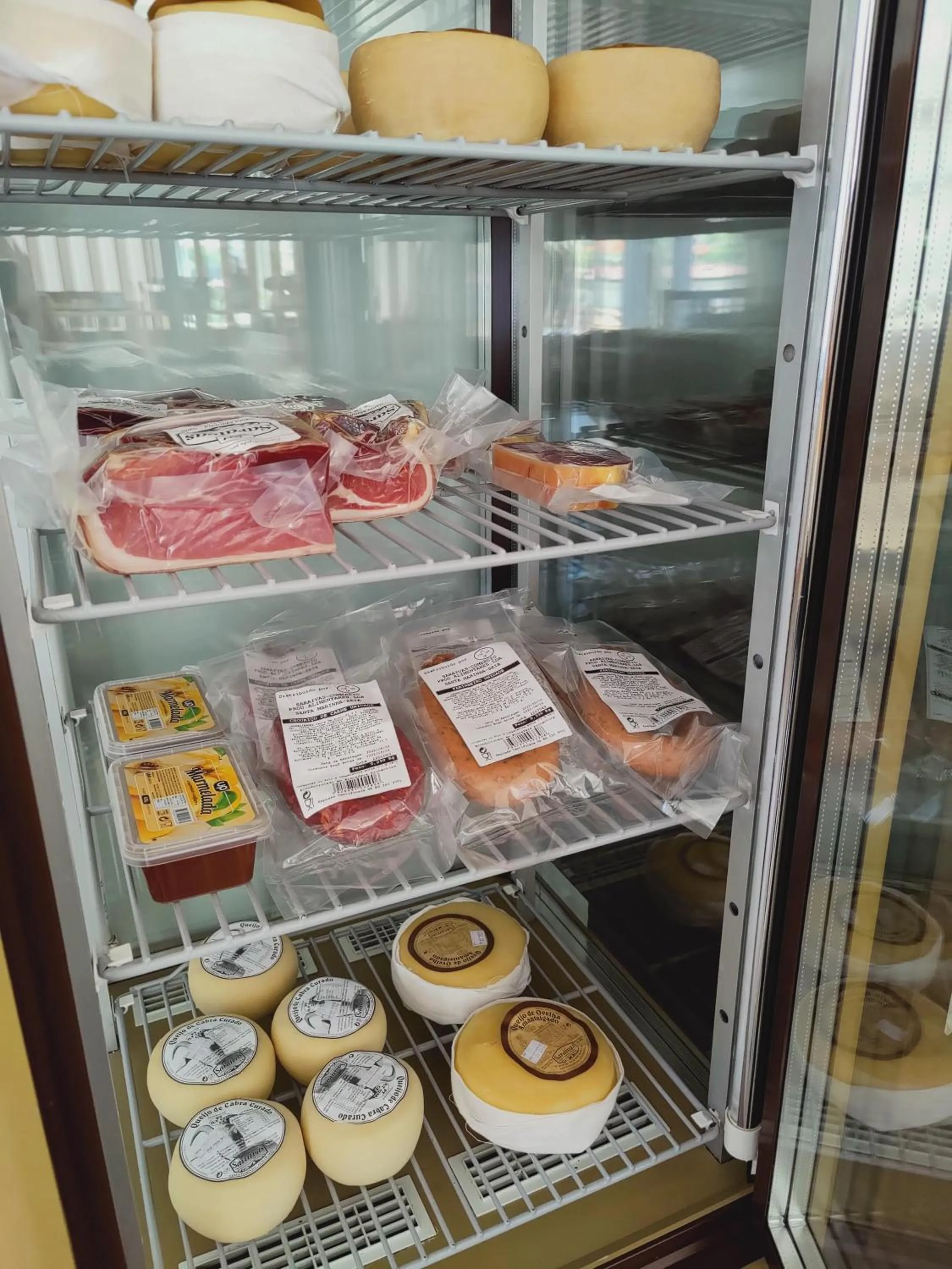 On-site shops in Vale do Zêzere Hotel