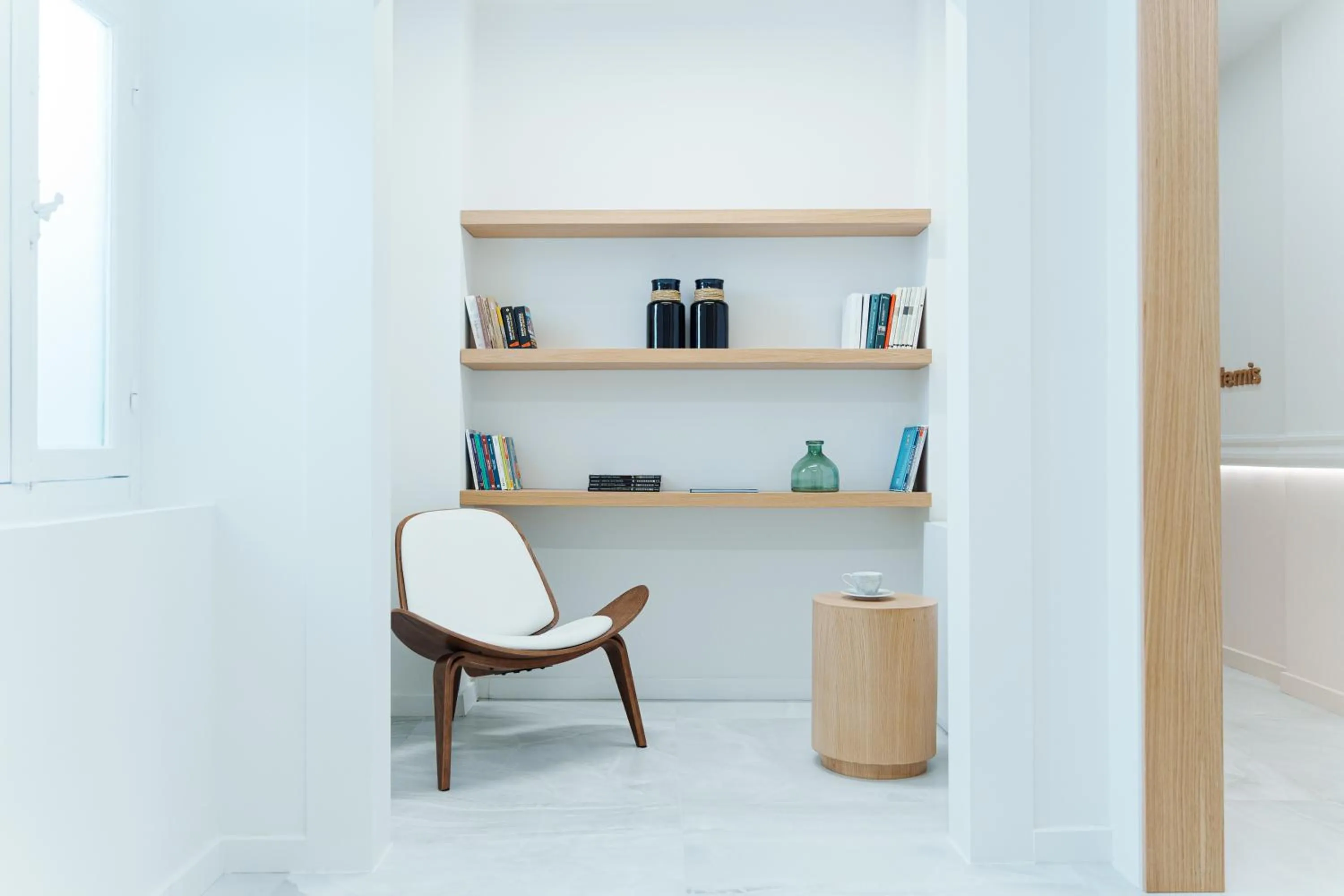 Communal lounge/ TV room in Agora Athens Suites