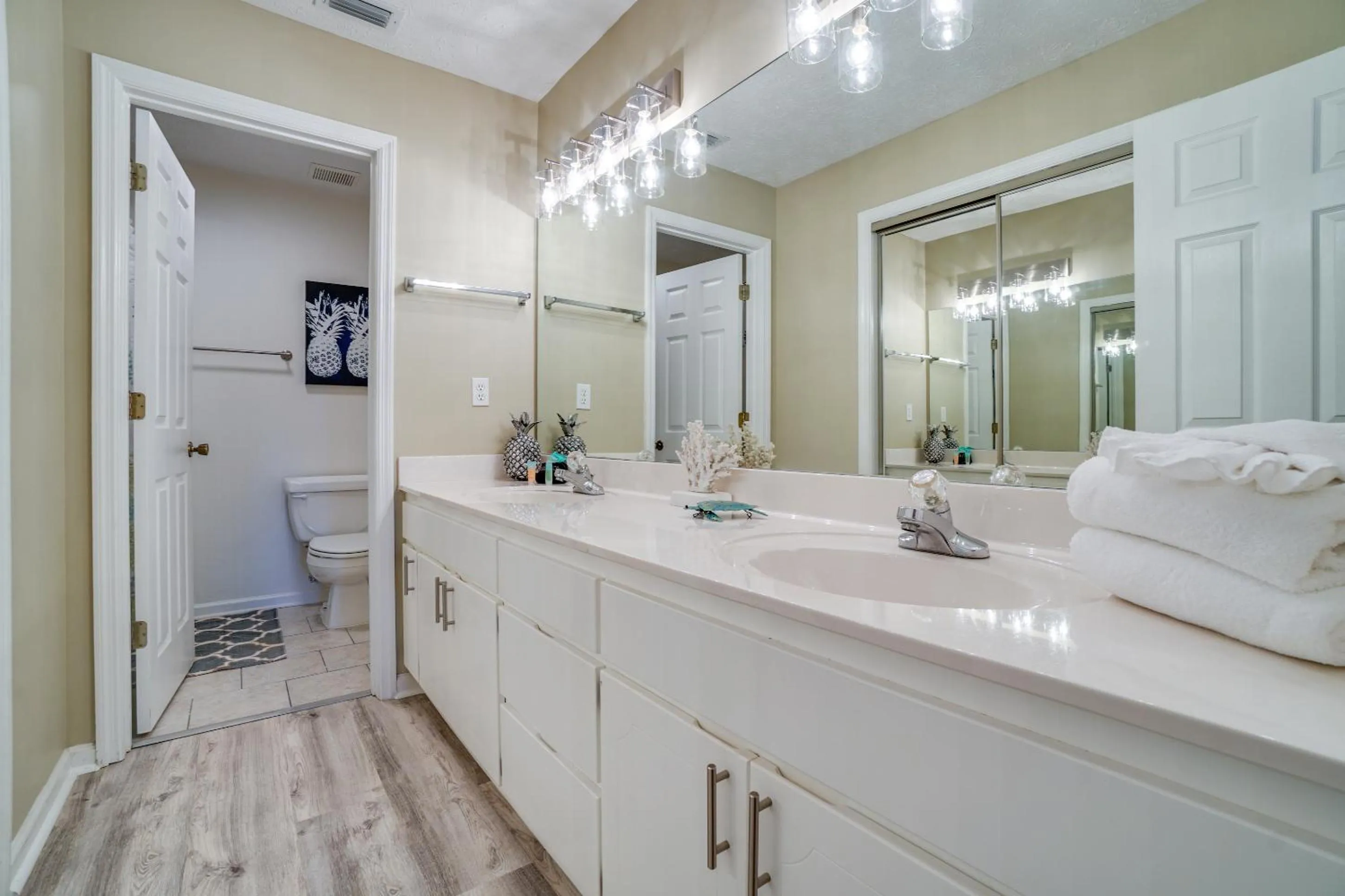 Shower in Peachtree Place Condominiums by Panhandle Getaways