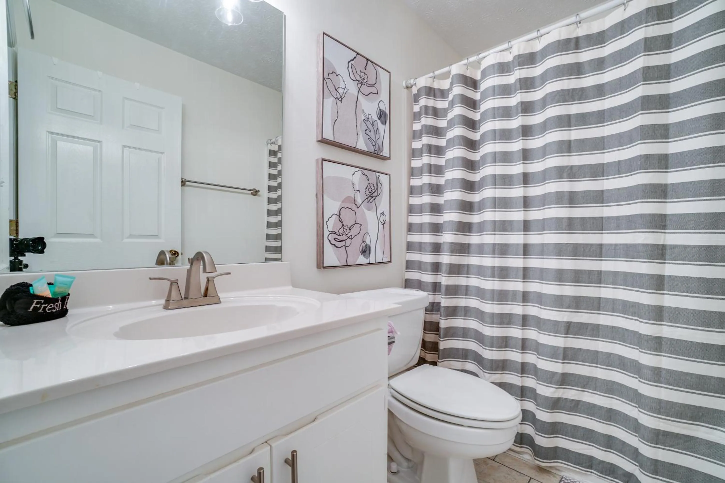 Shower in Peachtree Place Condominiums by Panhandle Getaways