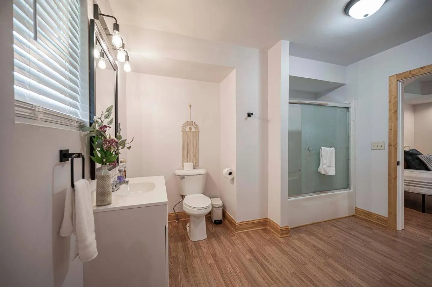 Light And Bright Cabin Close To Pates Ford Marina