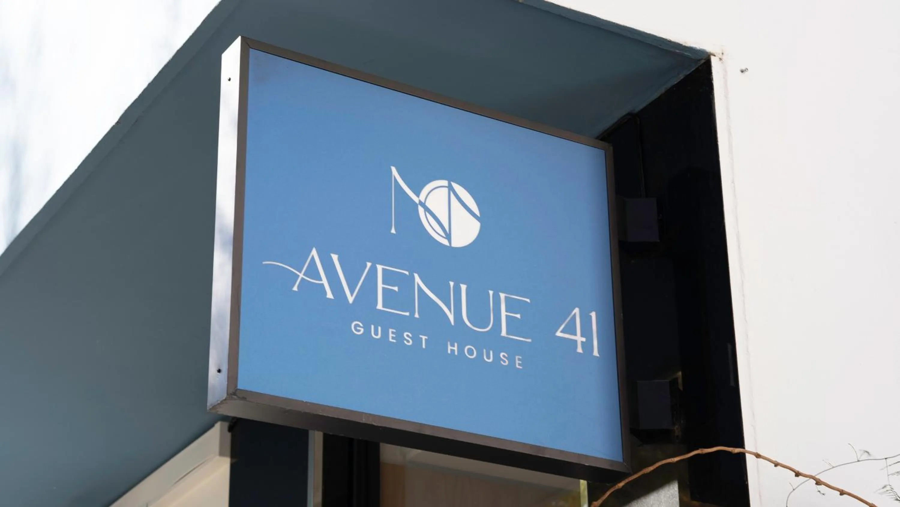 Facade/entrance in Avenue 41 Guest House