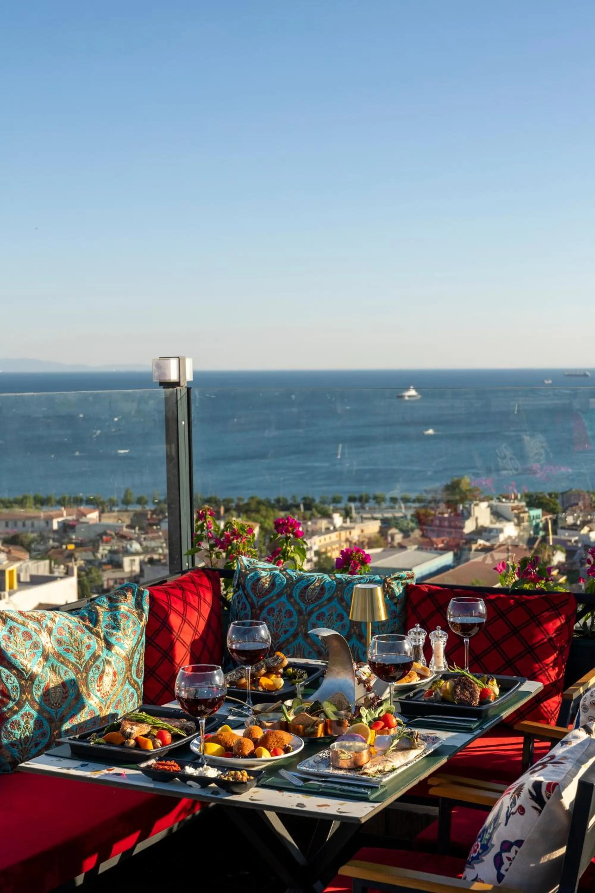 Restaurant/places to eat in Olimpic Hotel