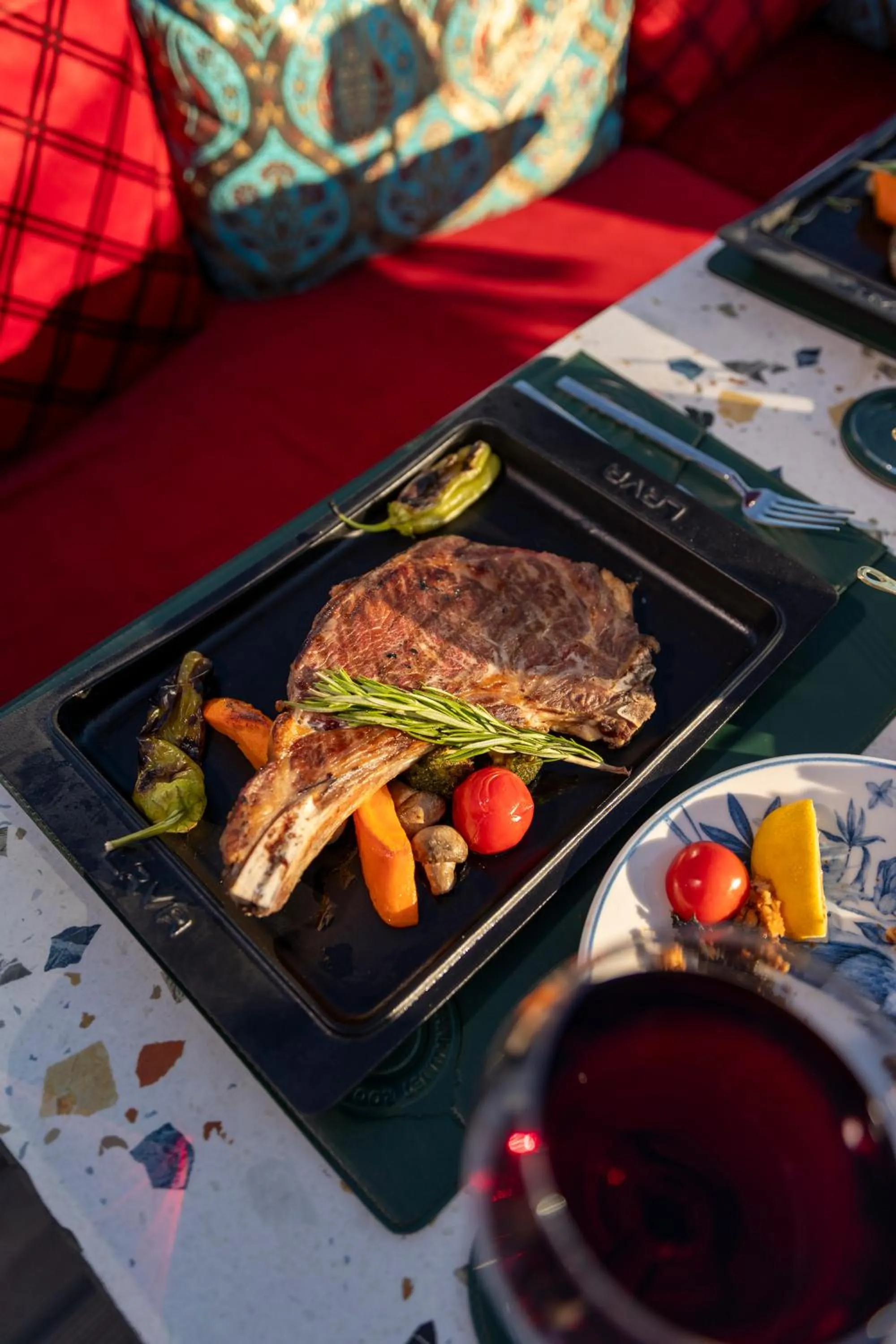 Restaurant/places to eat in Olimpic Hotel