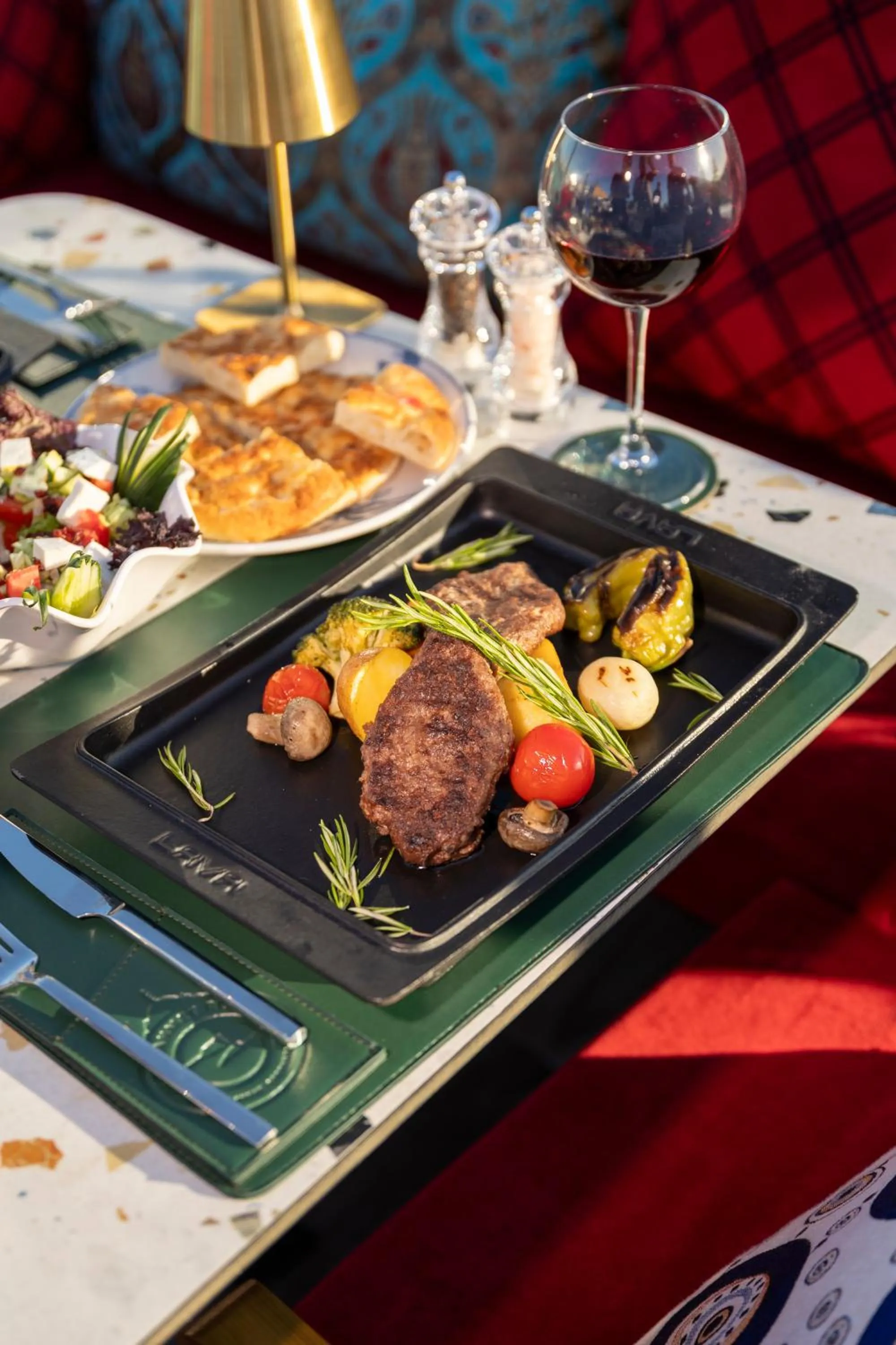 Restaurant/places to eat in Olimpic Hotel