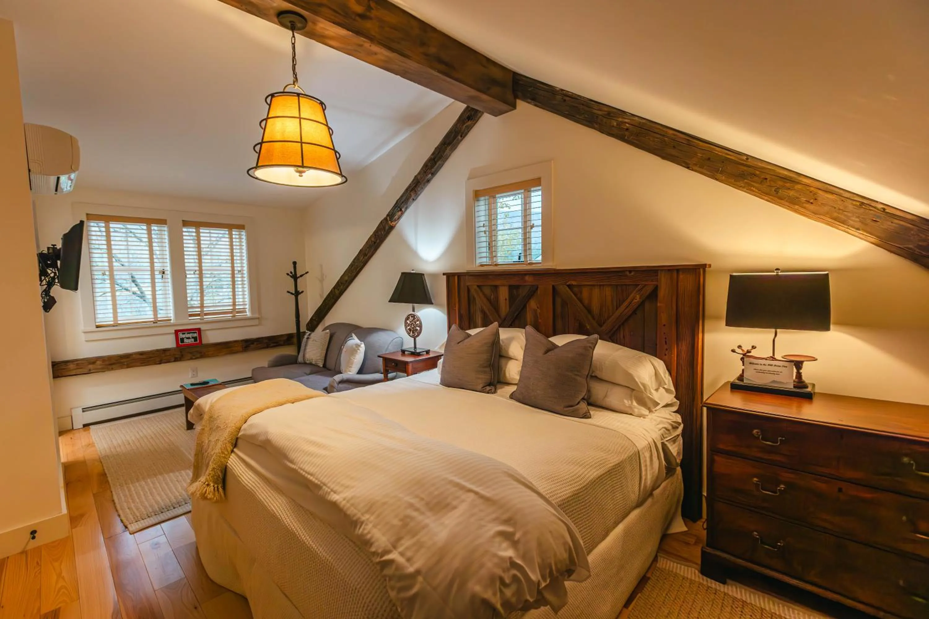 Bed in Hill Farm Inn - Manchester