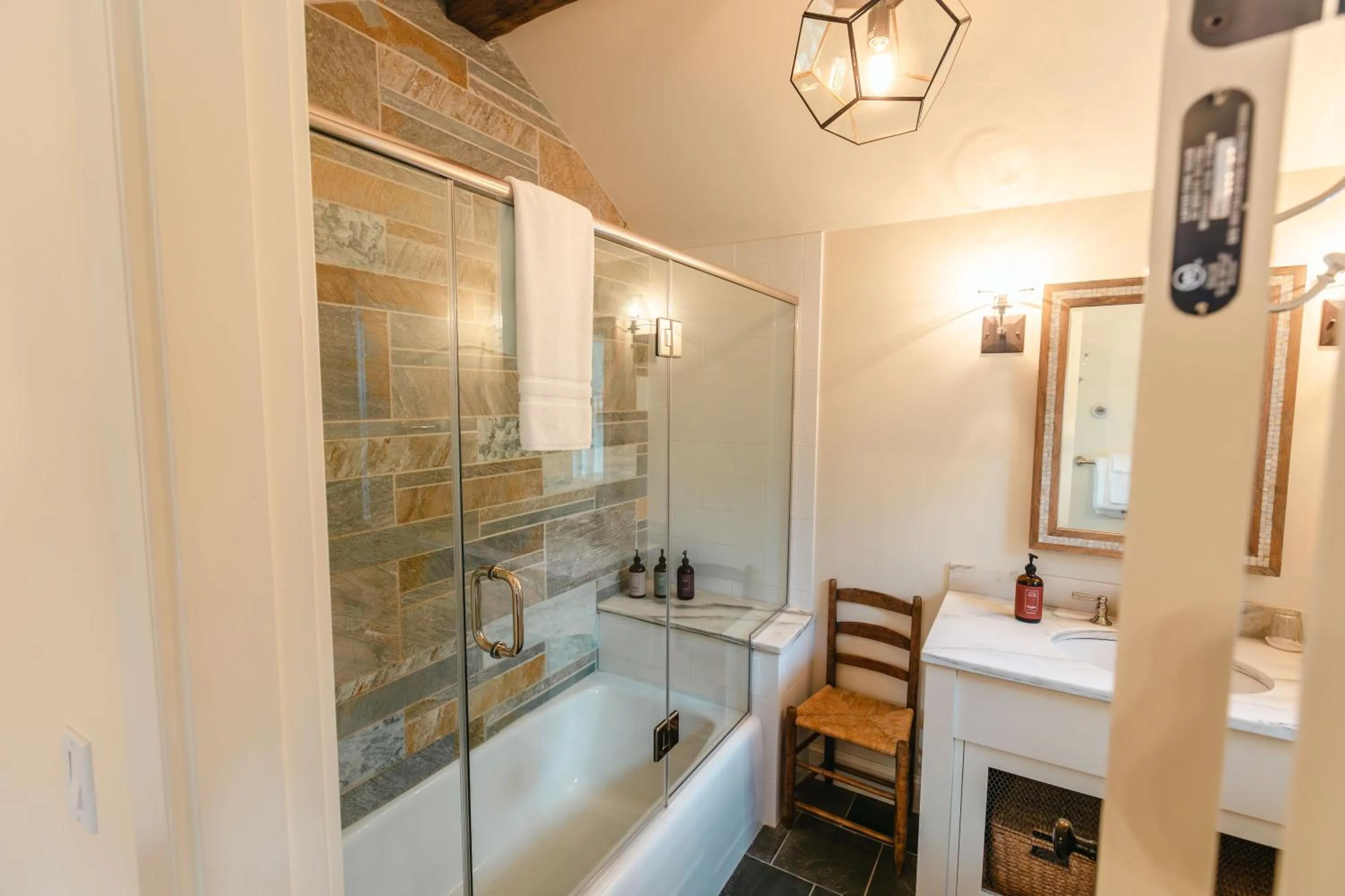 Hill Farm Inn - Manchester