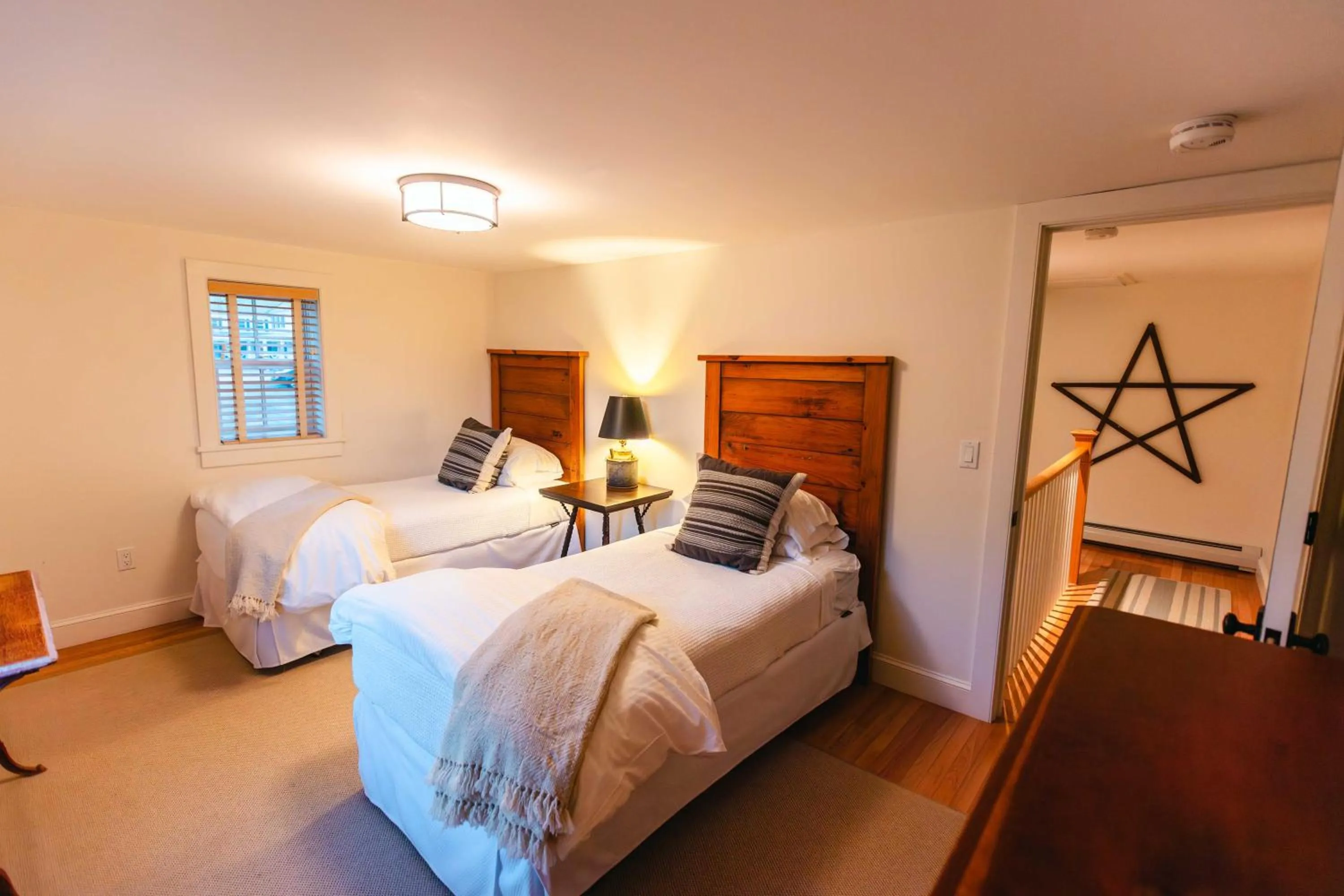 Bed in Hill Farm Inn - Manchester