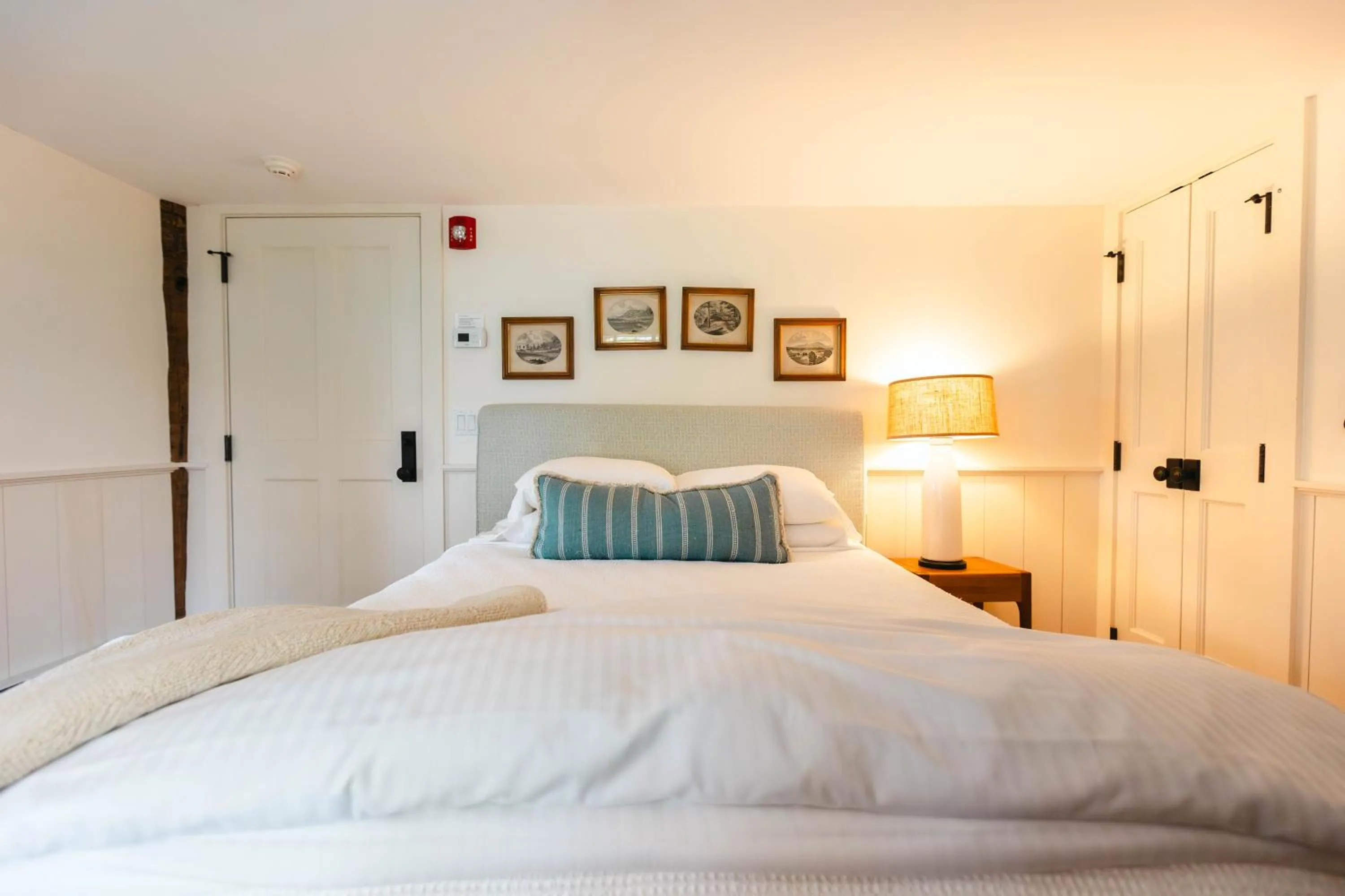 Bed in Hill Farm Inn - Manchester