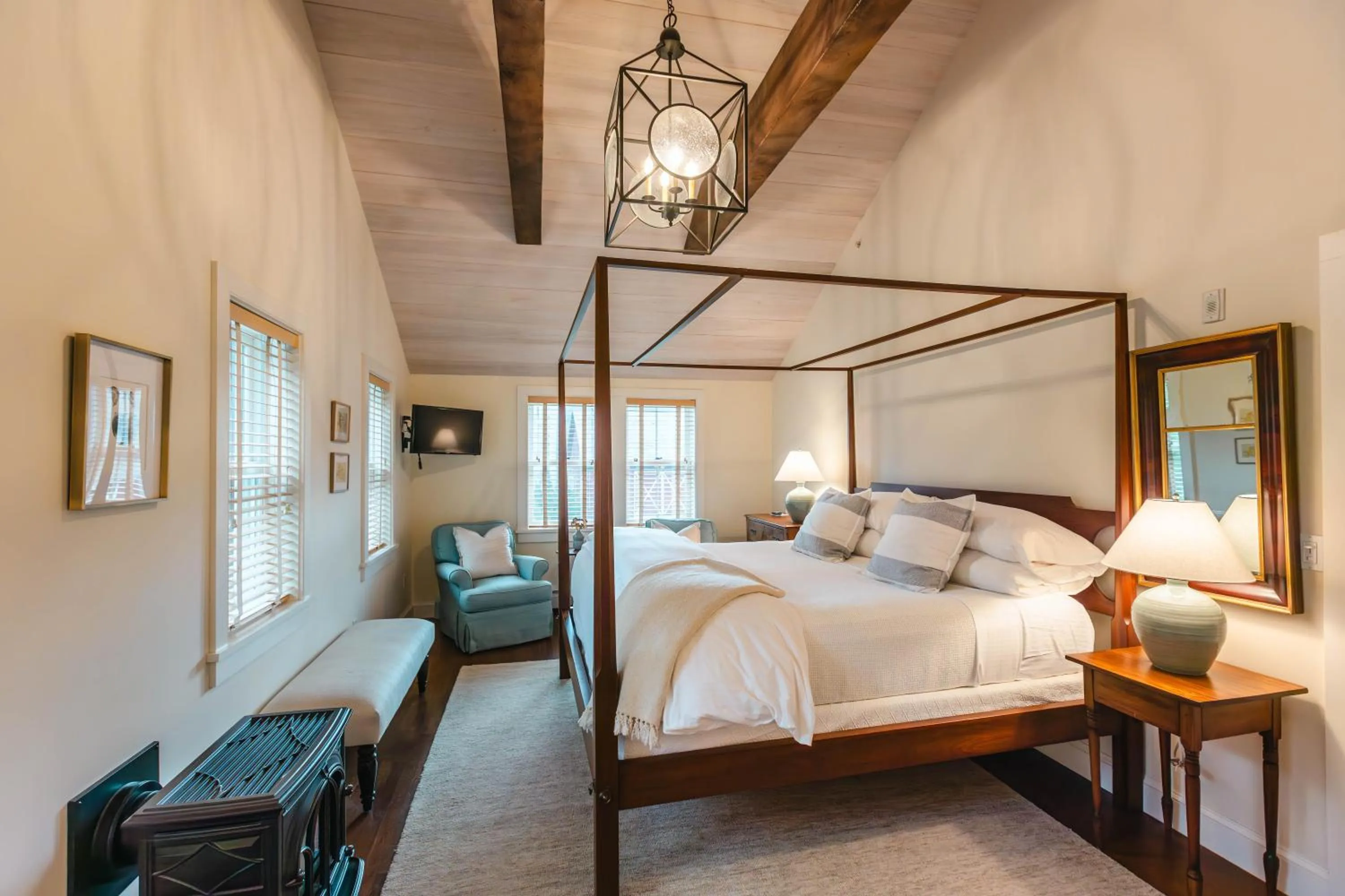 Bed in Hill Farm Inn - Manchester