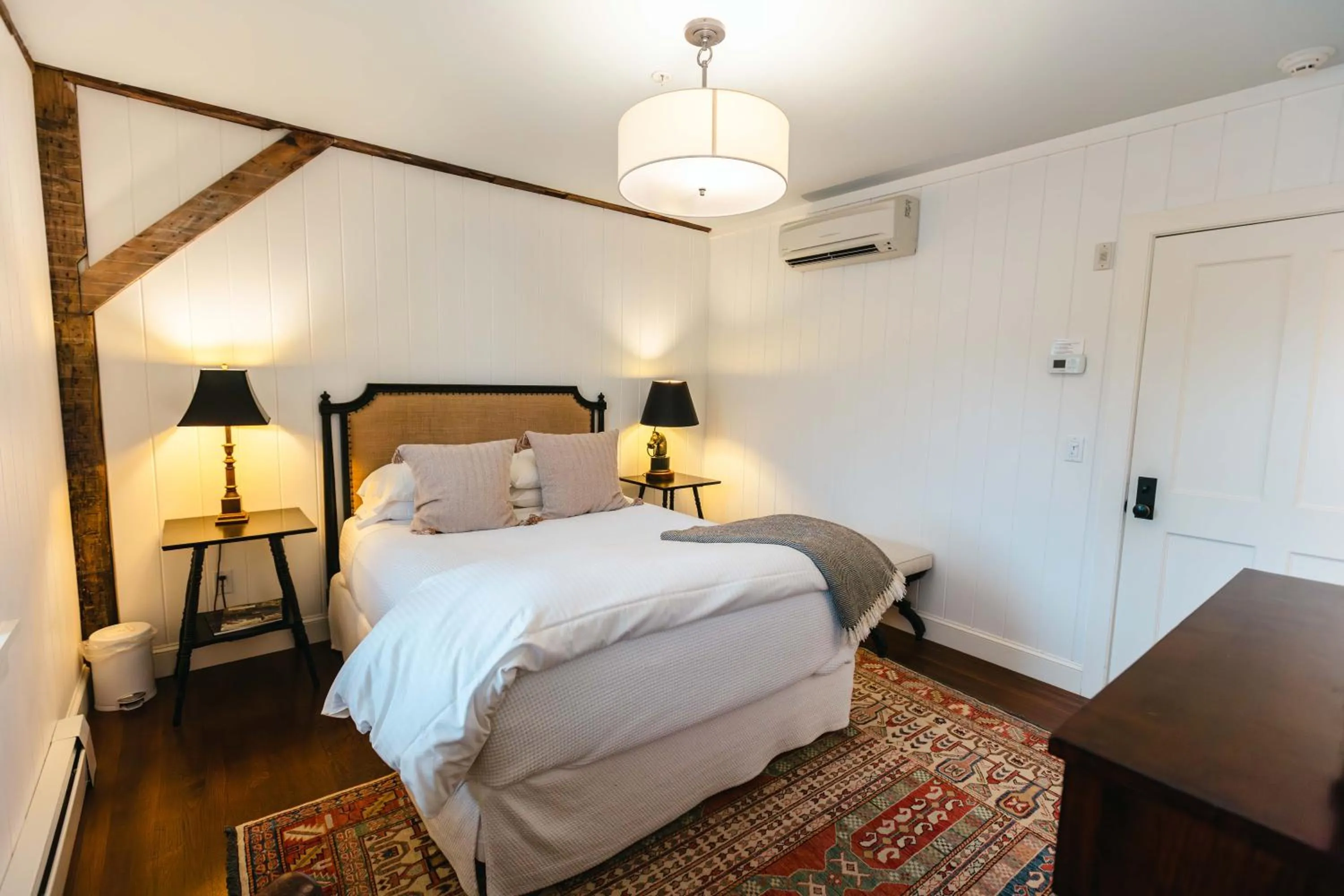 Bed in Hill Farm Inn - Manchester