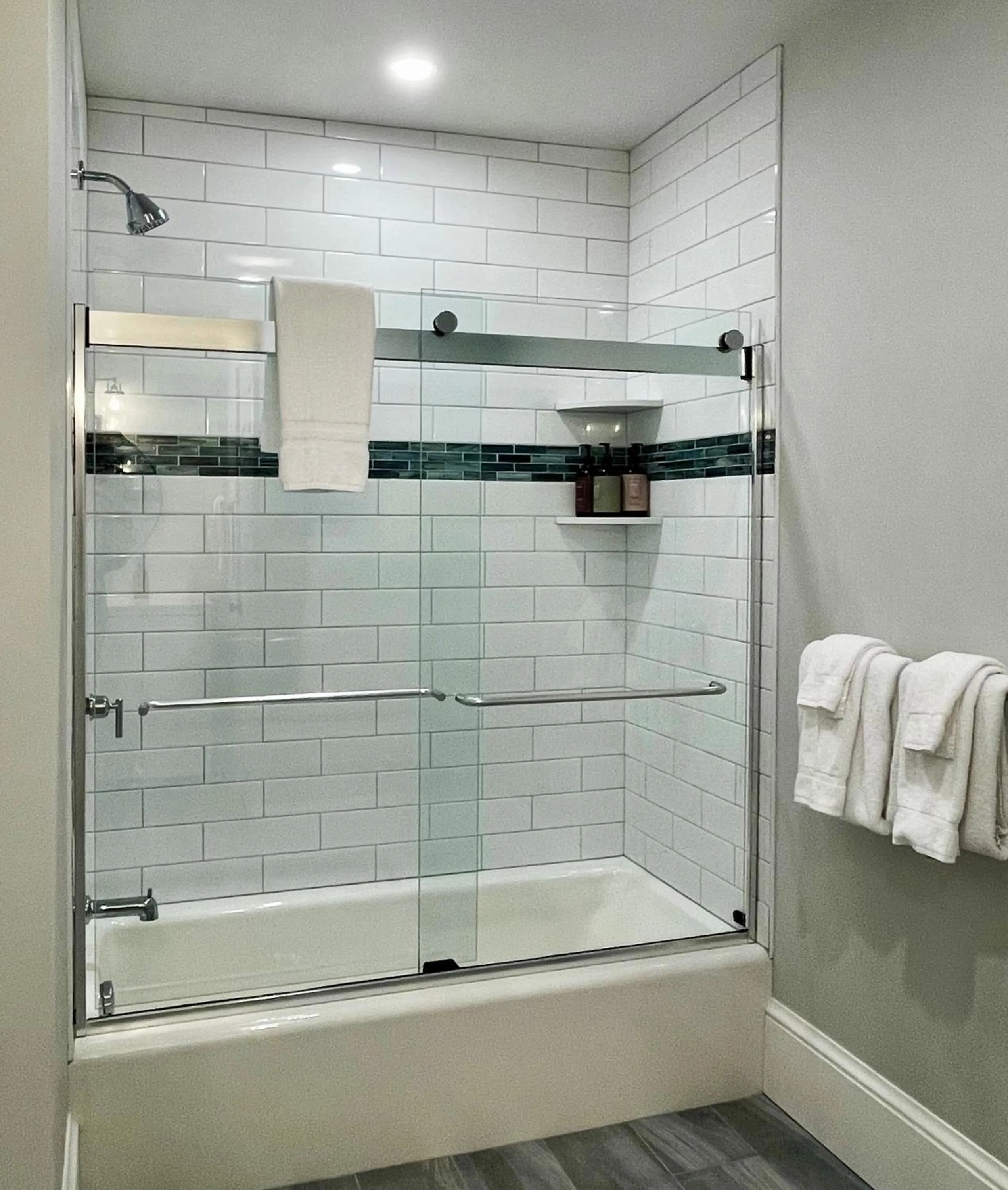 Shower in Hill Farm Inn - Manchester