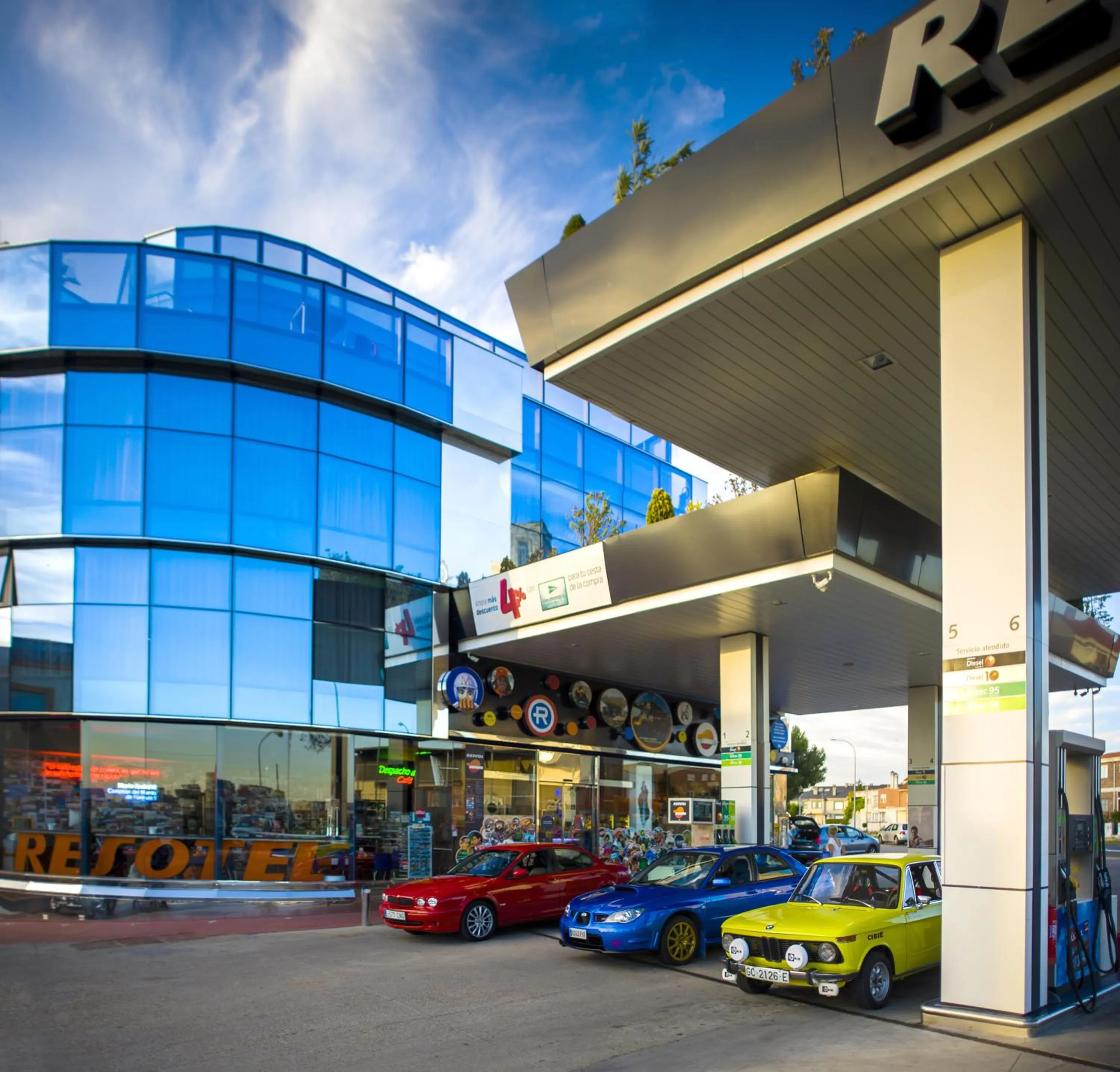 Facade/entrance in Resotel