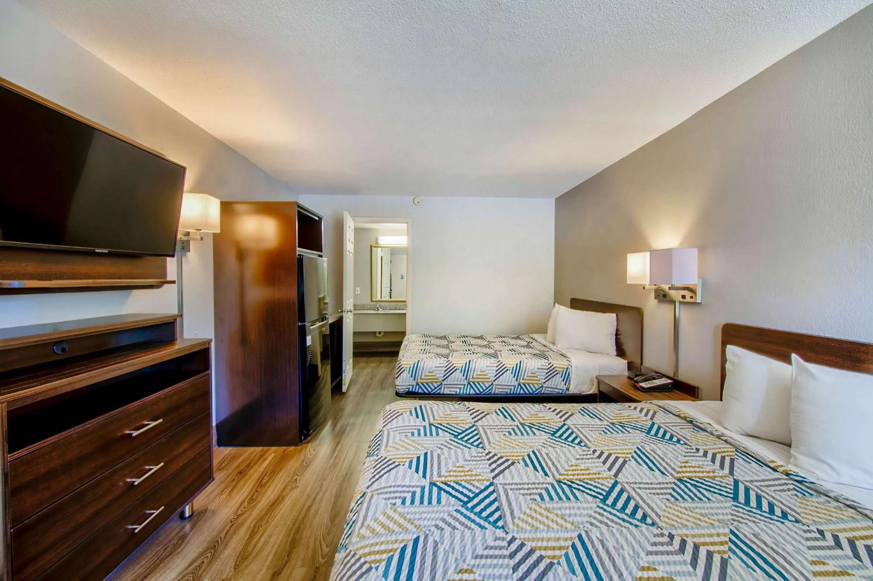 Bedroom, Bed in Studio 6 Birmingham, AL - Medical Center - Inverness Hwy 280