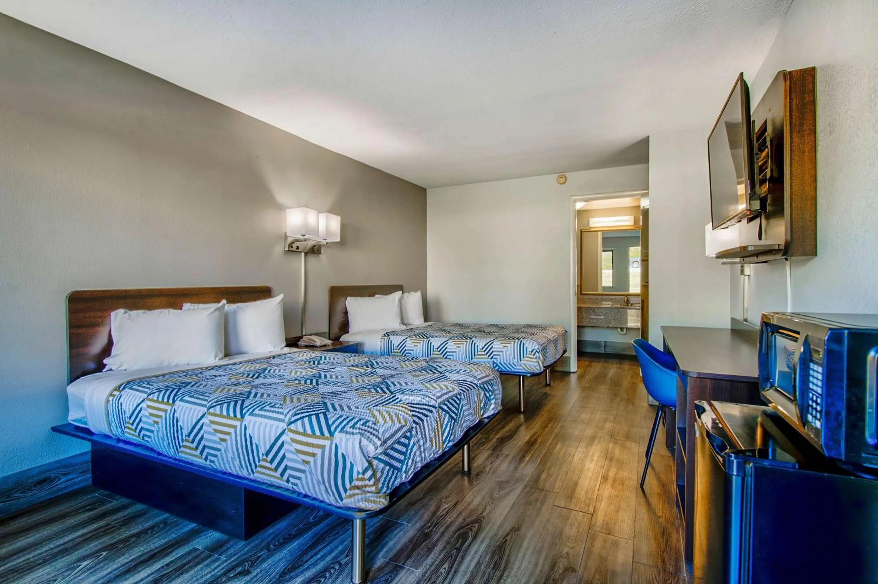 Bedroom, Bed in Studio 6 Birmingham, AL - Medical Center - Inverness Hwy 280