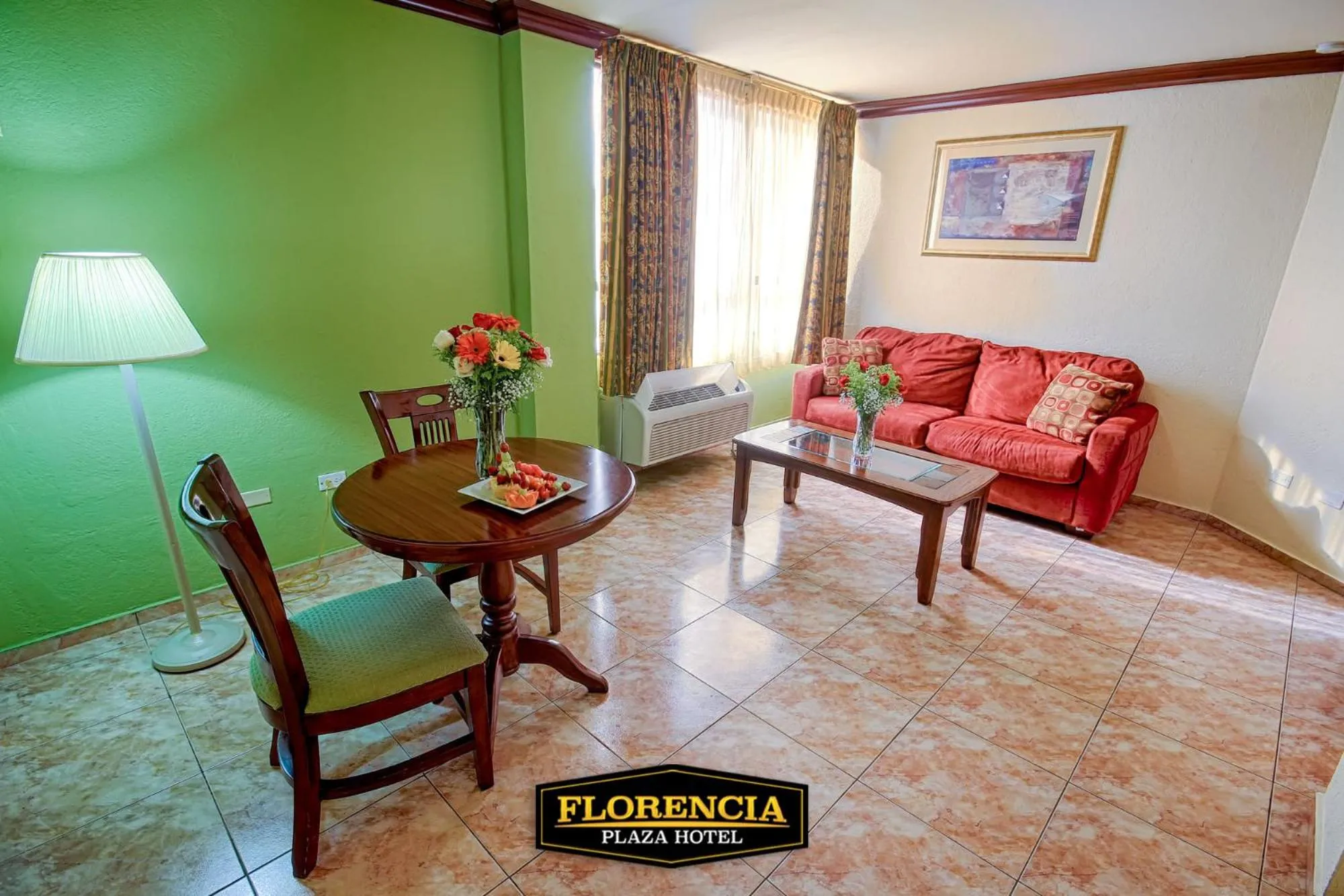 Living room in FLORENCIA PLAZA HOTEL