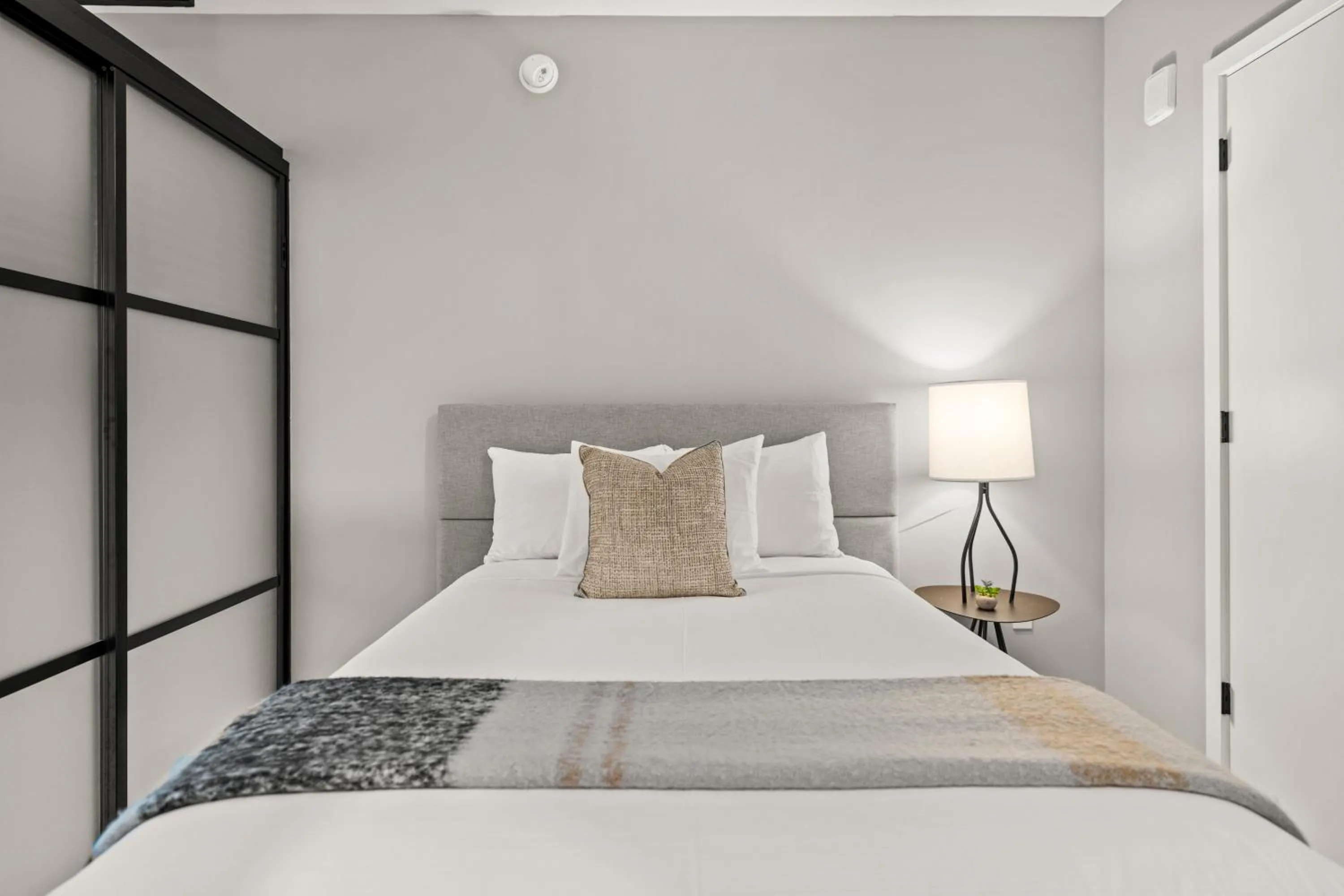 Bed in Coda on Half, a Placemakr Experience - Navy Yard