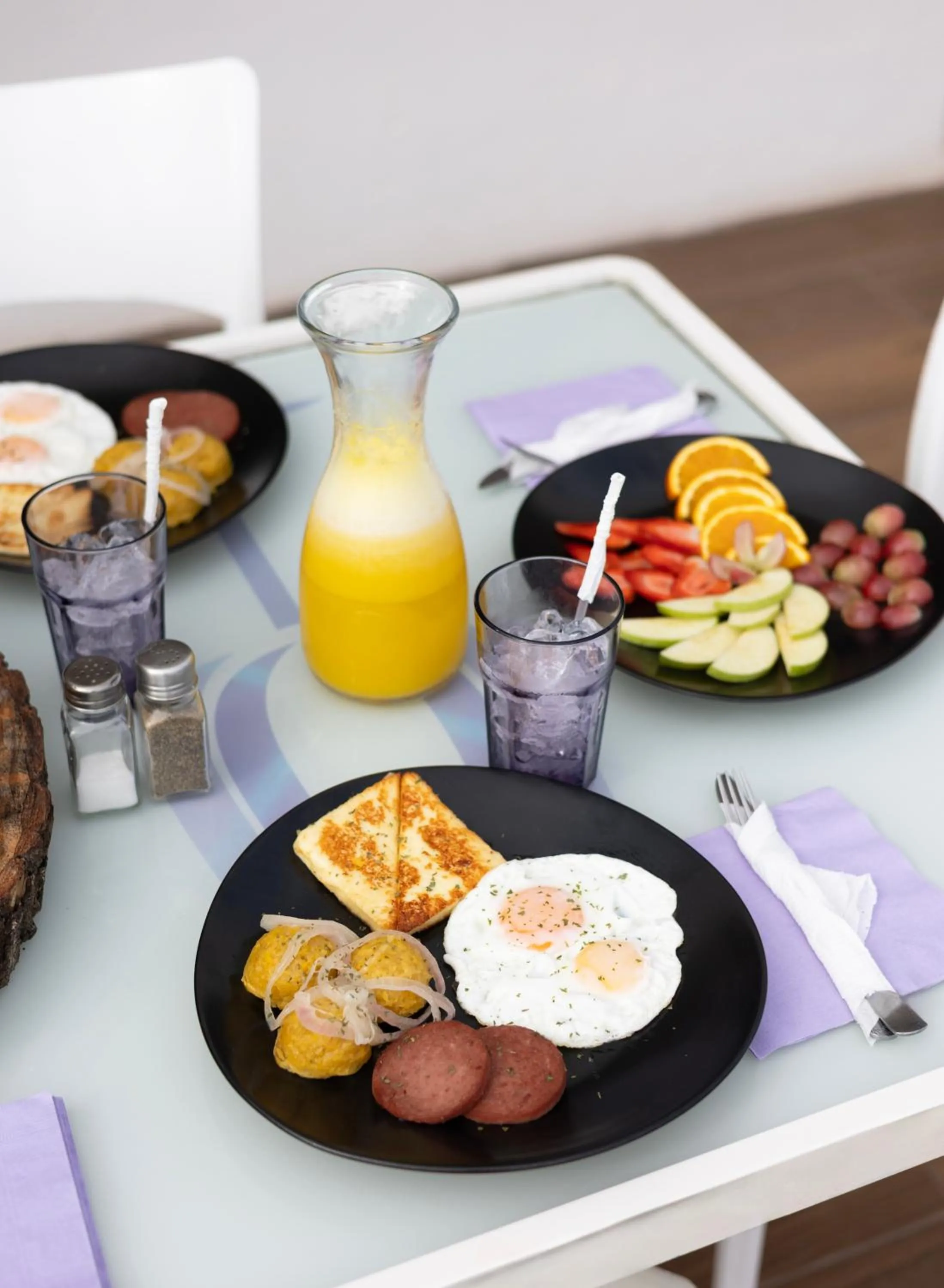 Breakfast in Ultravioleta Boutique Residences