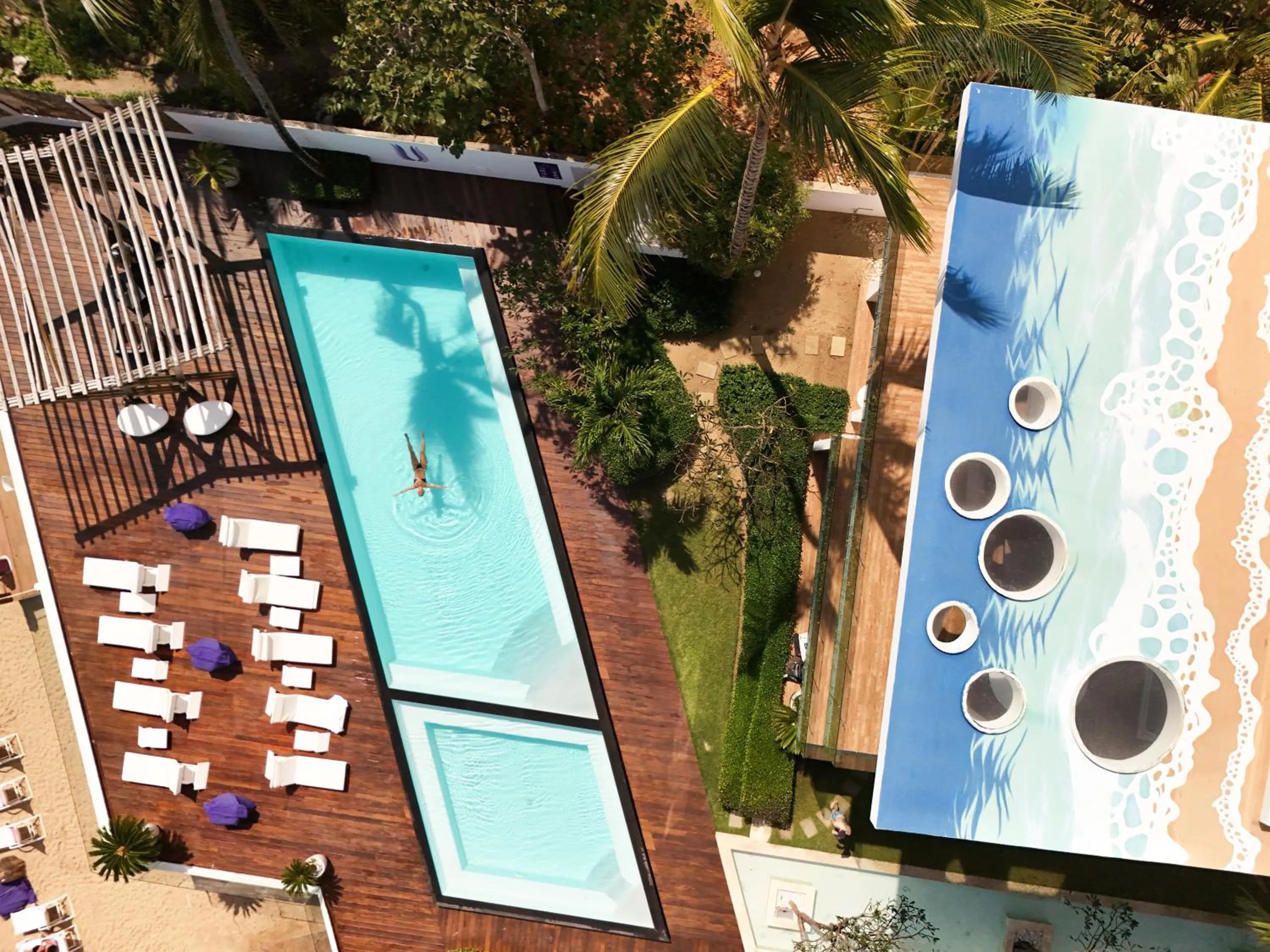 Pool view in Ultravioleta Boutique Residences