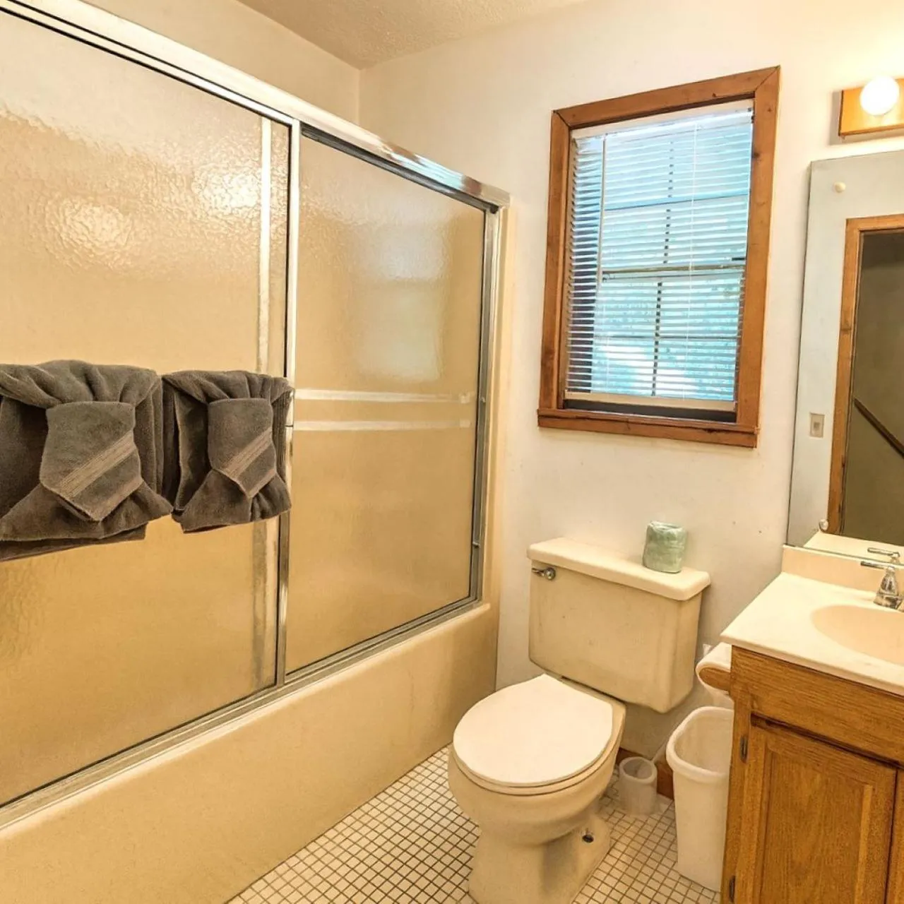 Shower in FREE Tickets-Mountain Ridge 2 King Bedrooms, Hot Tub, Mountain Views