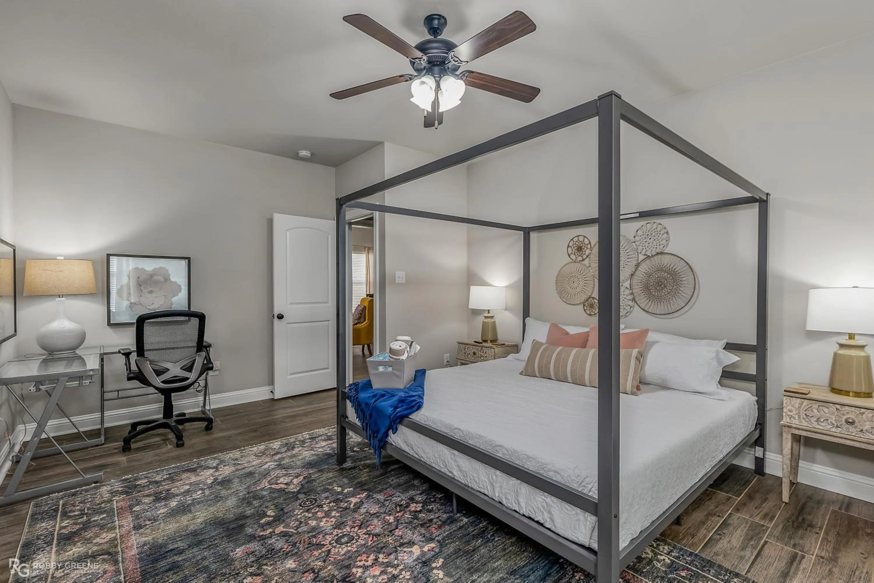 Bed in Boho Retreat! Home away from Home! Tv in Each Room