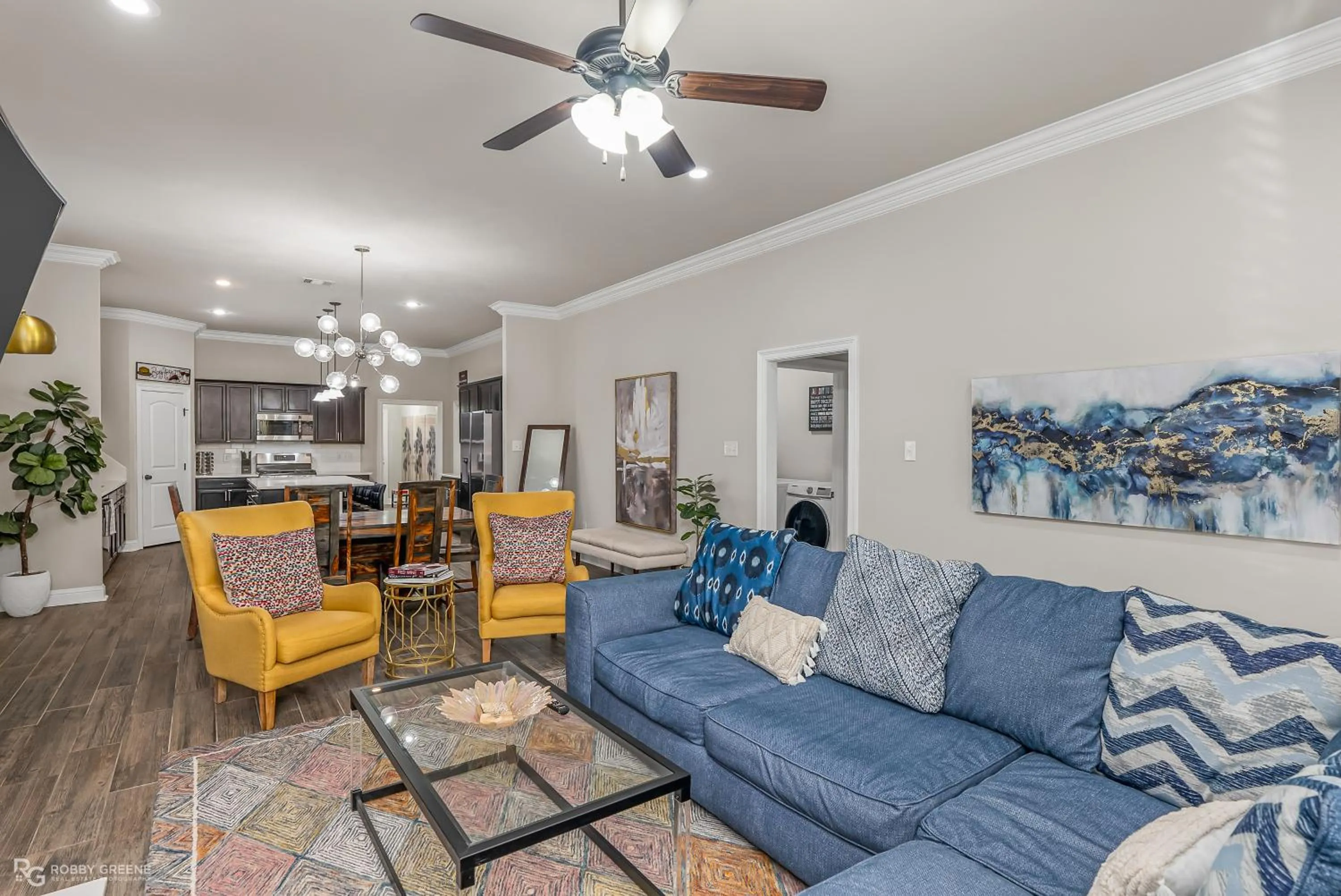 Communal lounge/ TV room in Boho Retreat! Home away from Home! Tv in Each Room