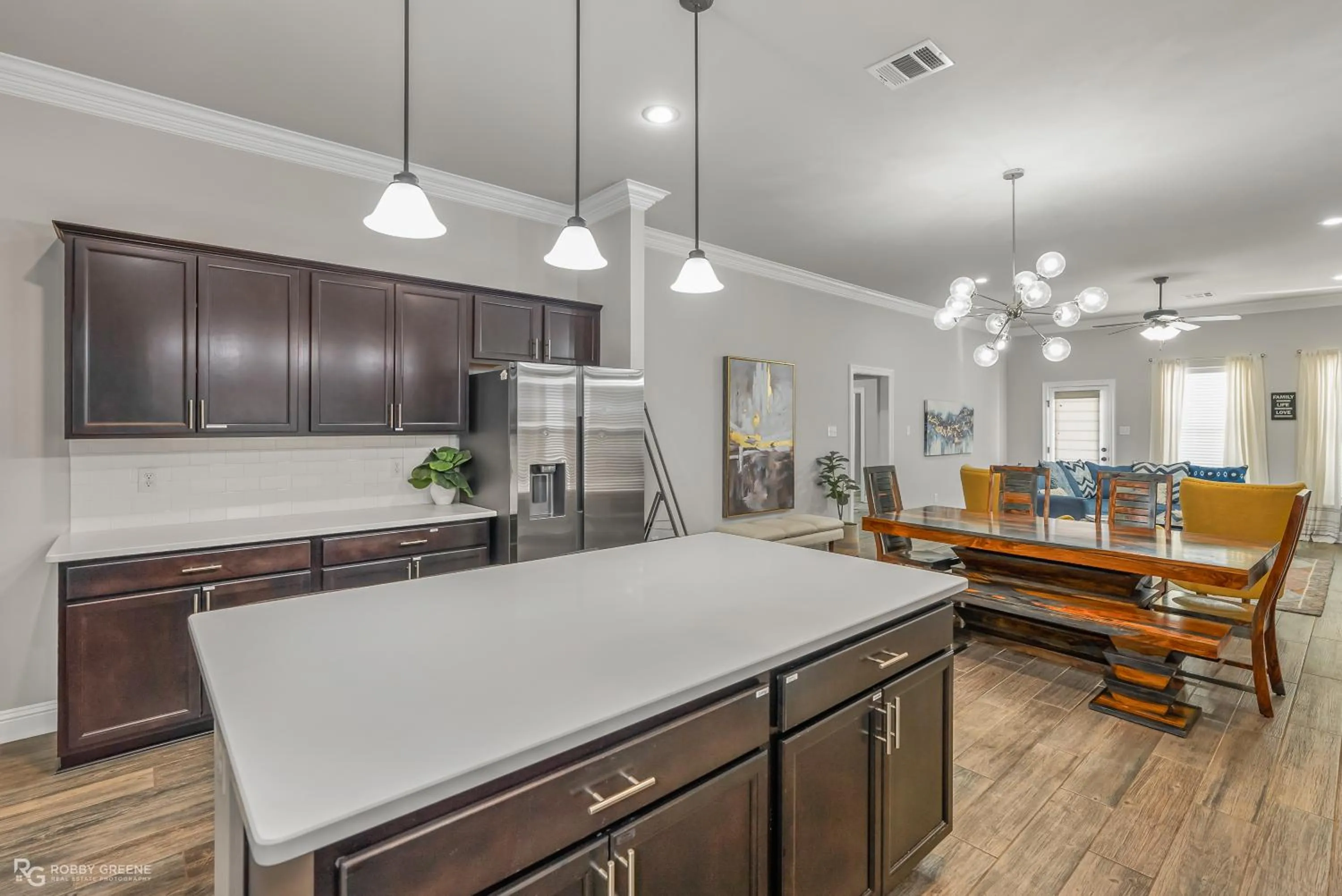 Communal lounge/ TV room in Boho Retreat! Home away from Home! Tv in Each Room