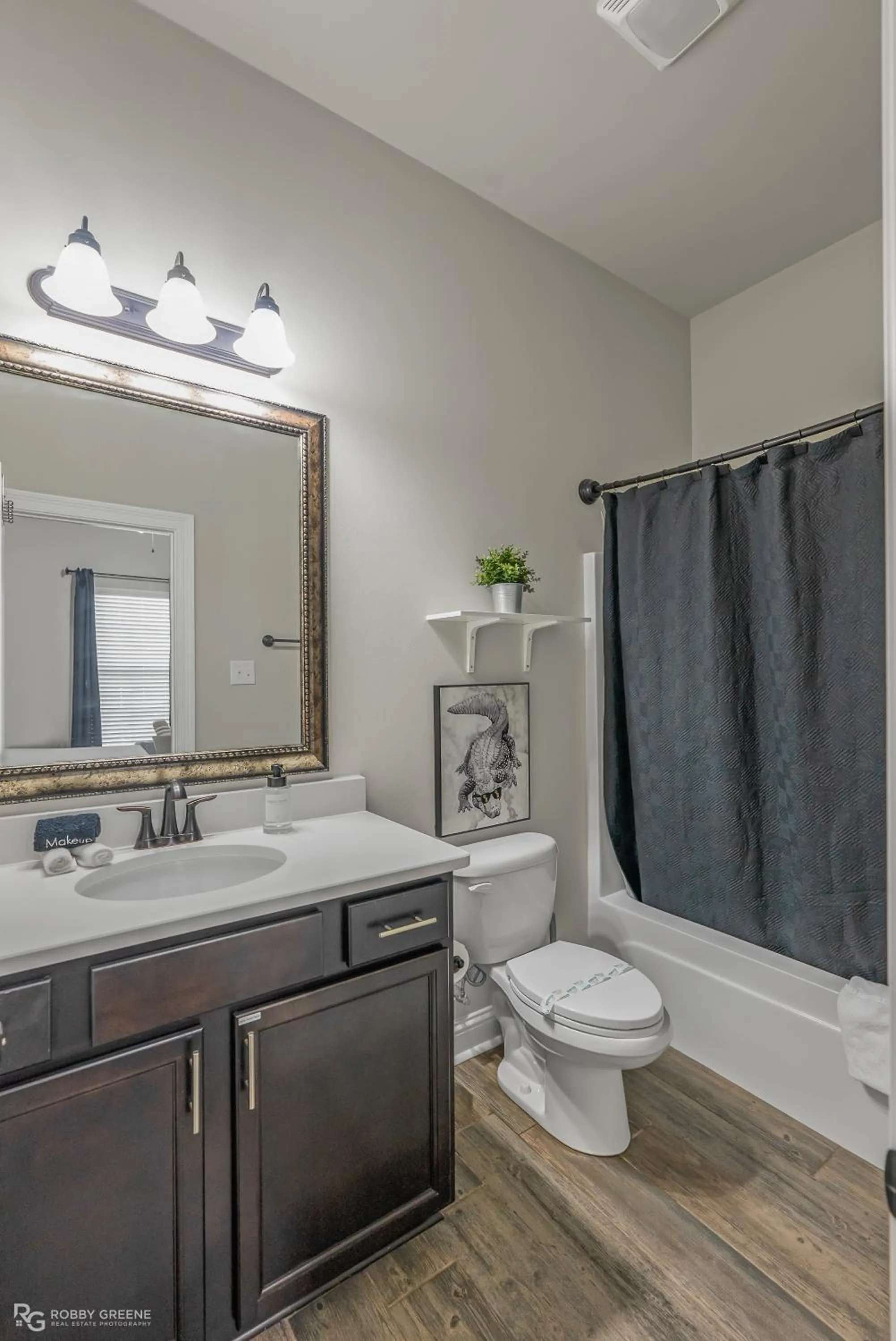 Toilet in Boho Retreat! Home away from Home! Tv in Each Room