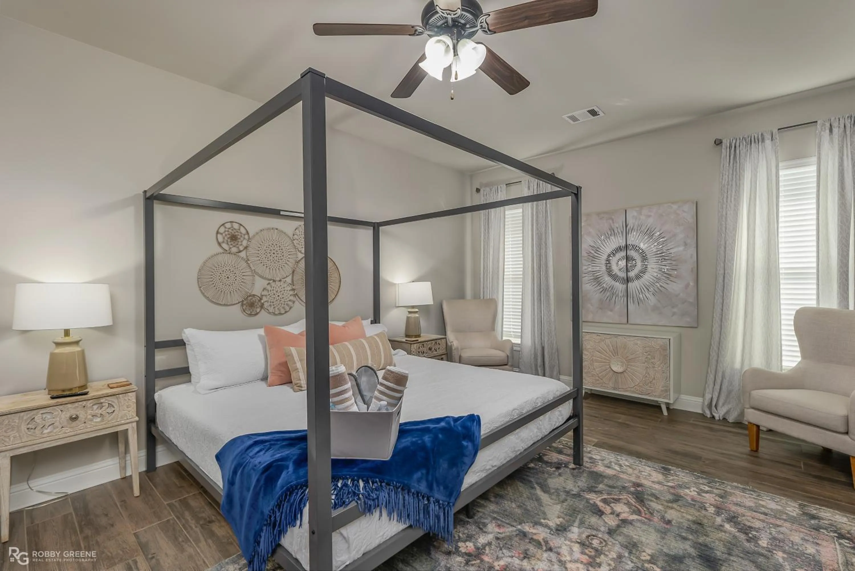 Bed in Boho Retreat! Home away from Home! Tv in Each Room