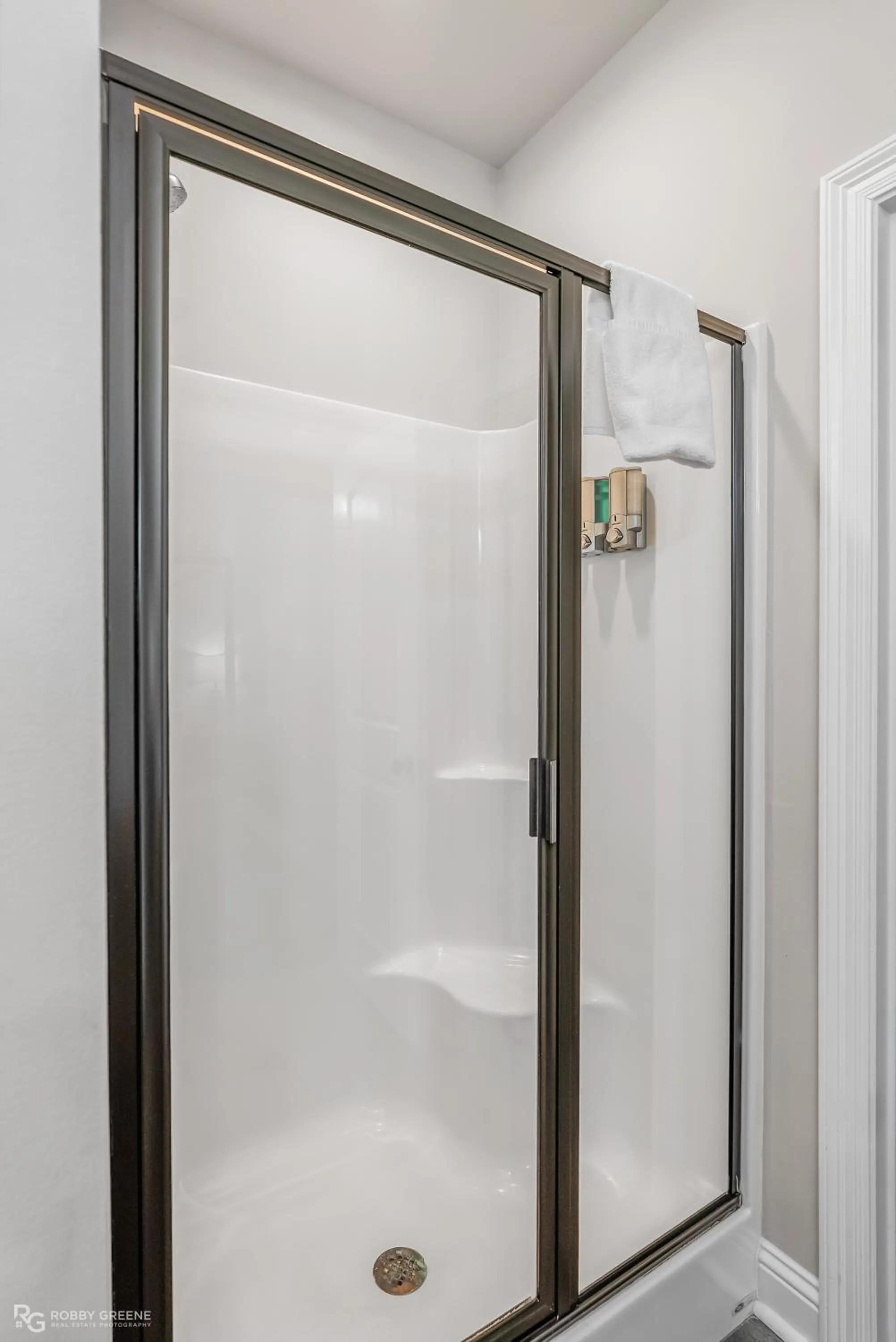 Shower in Boho Retreat! Home away from Home! Tv in Each Room