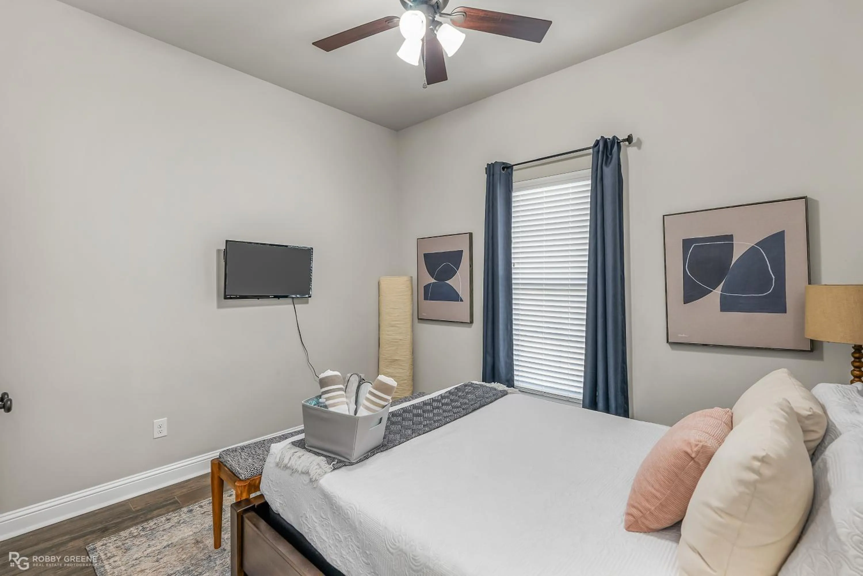 Bed in Boho Retreat! Home away from Home! Tv in Each Room