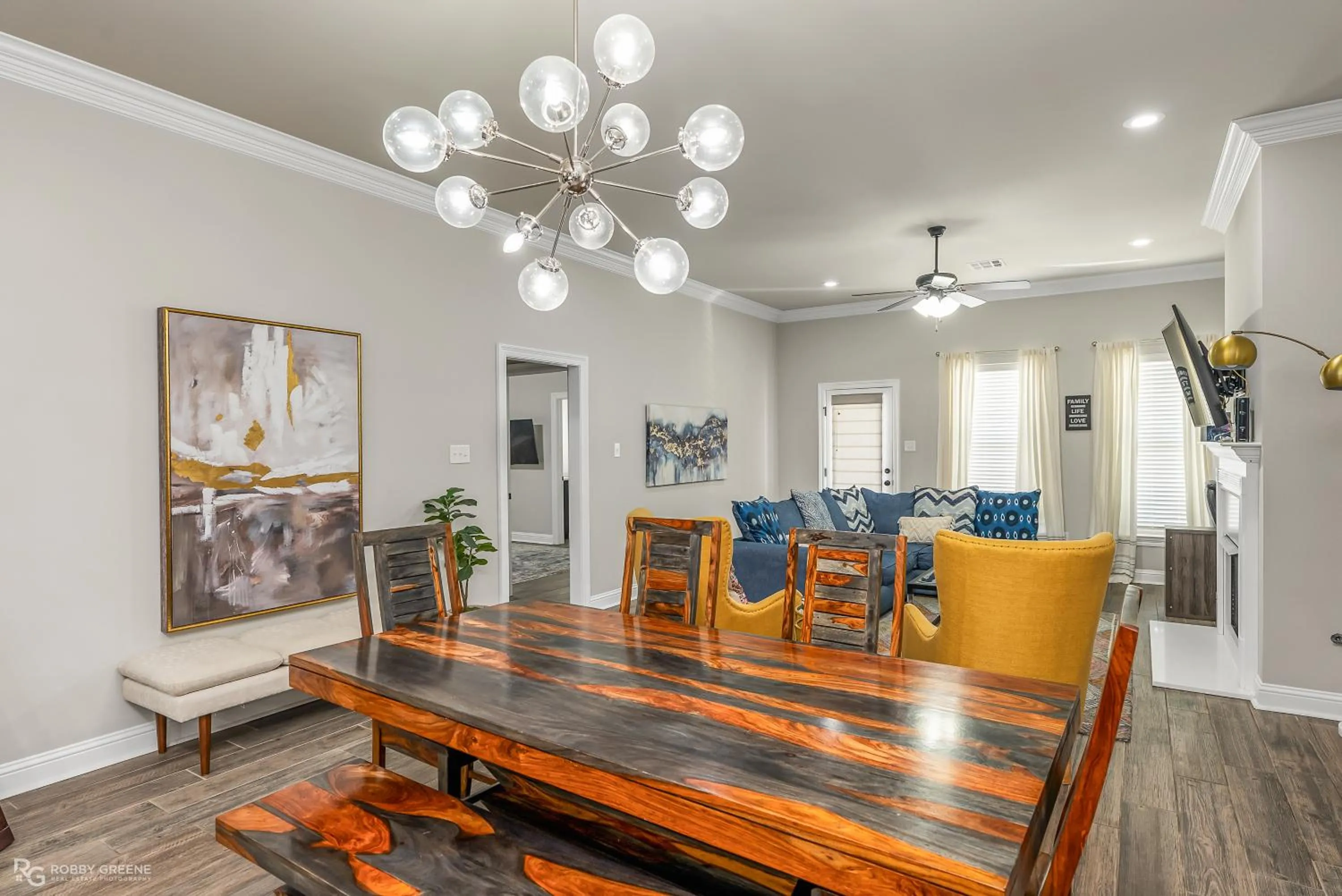 Communal lounge/ TV room in Boho Retreat! Home away from Home! Tv in Each Room