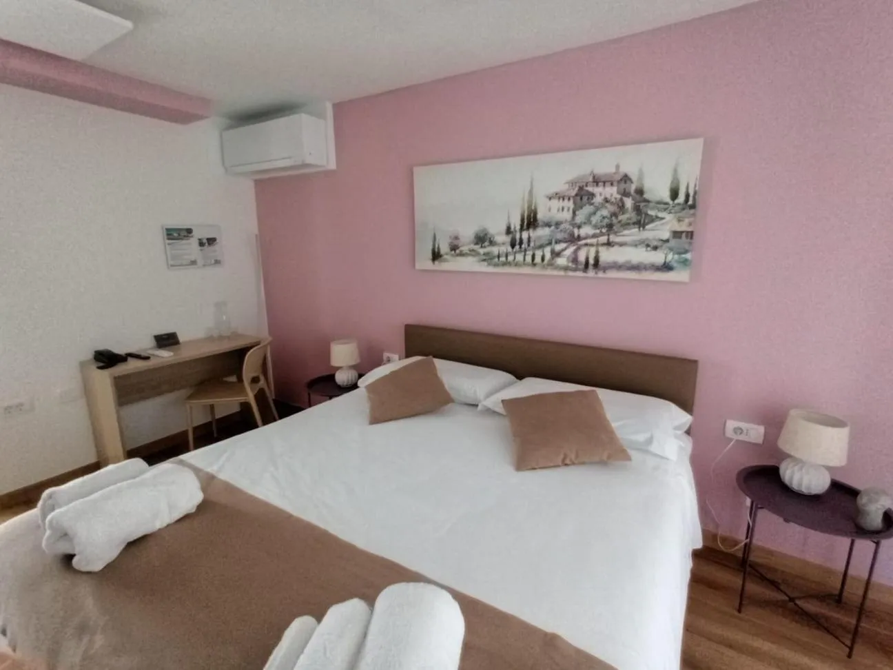 Photo of the whole room, Bed in Shamarè Resort & Wellness Spa