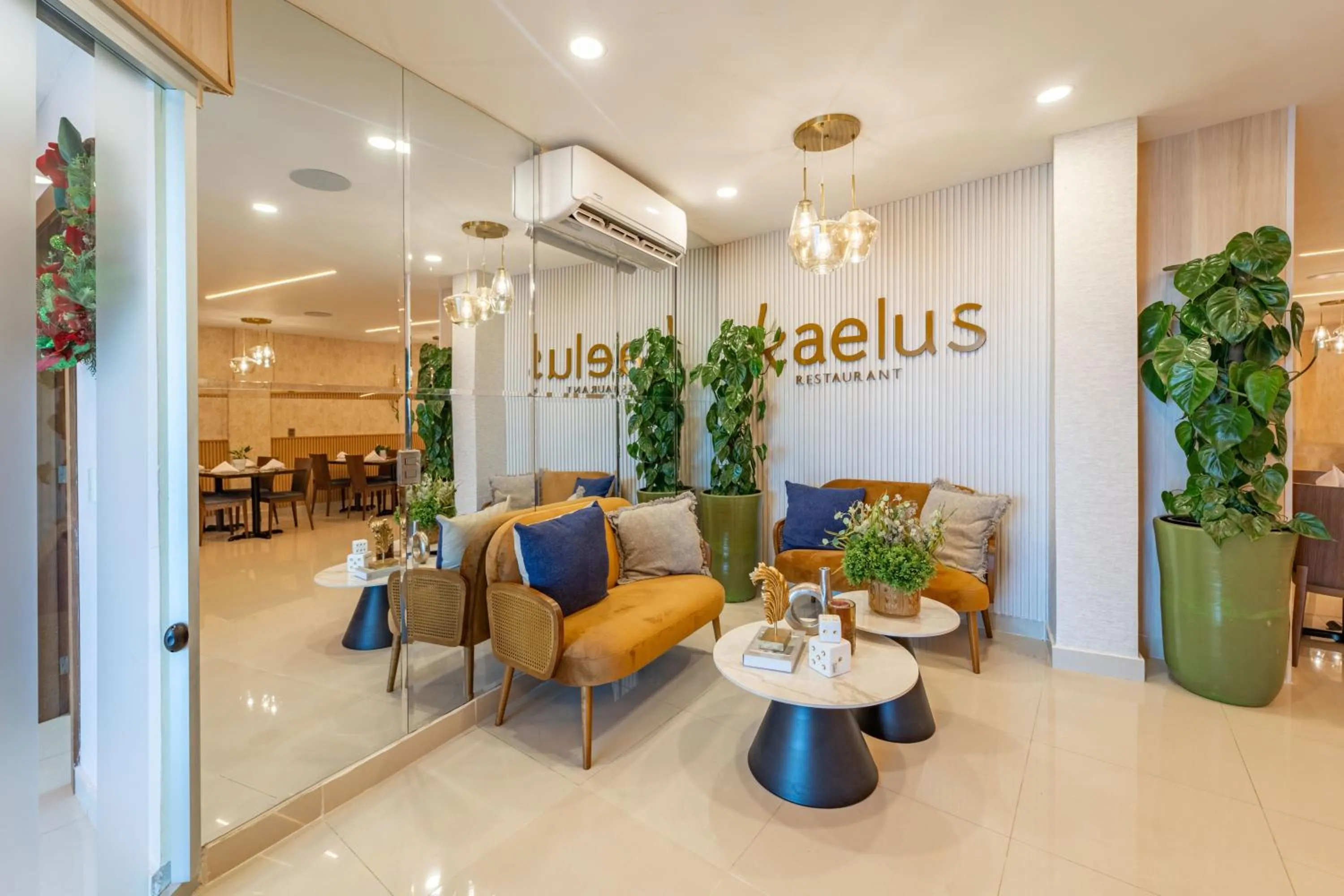 Restaurant/places to eat in Melina Hotel