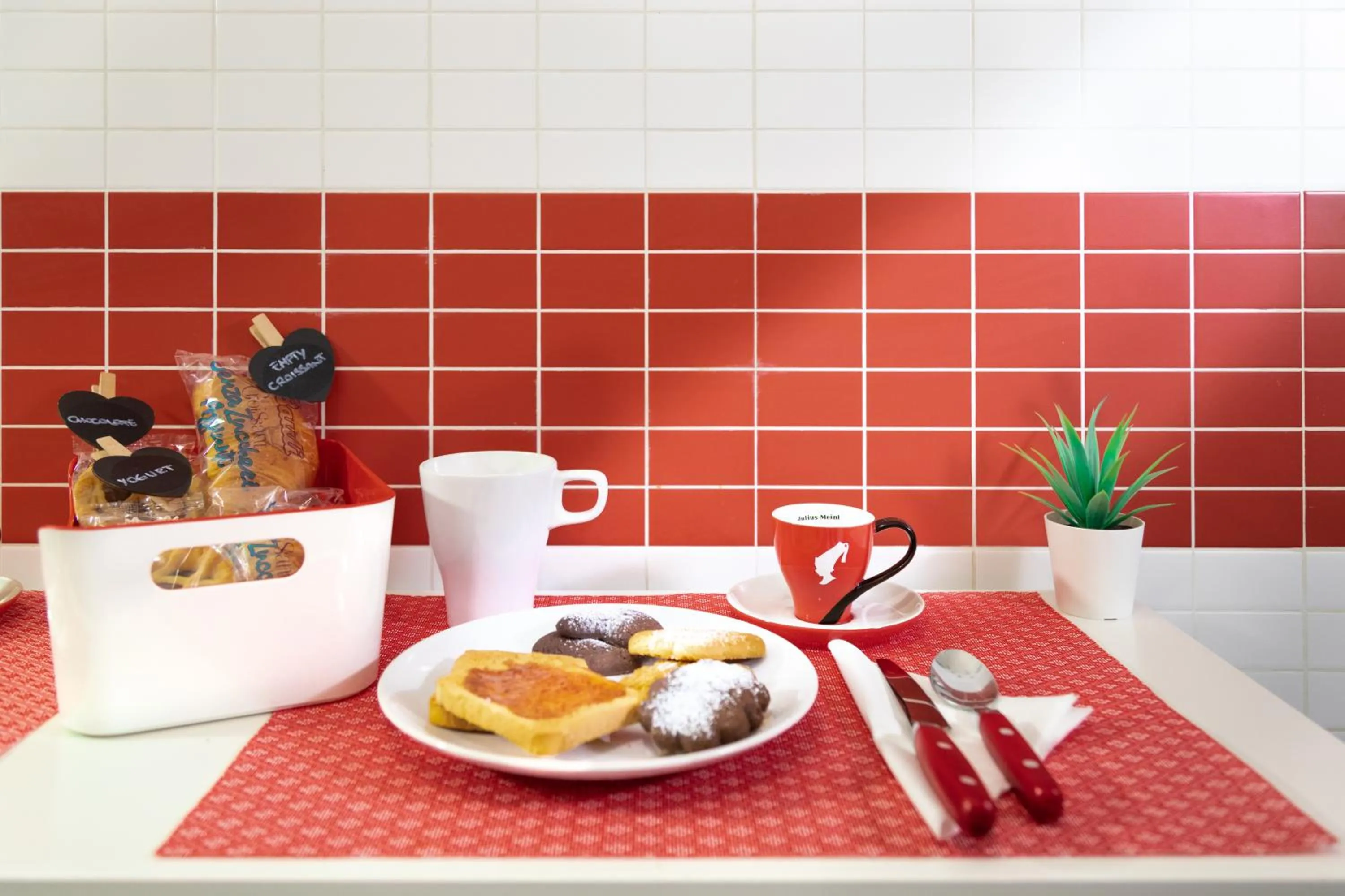 Communal kitchen in B&B Easy