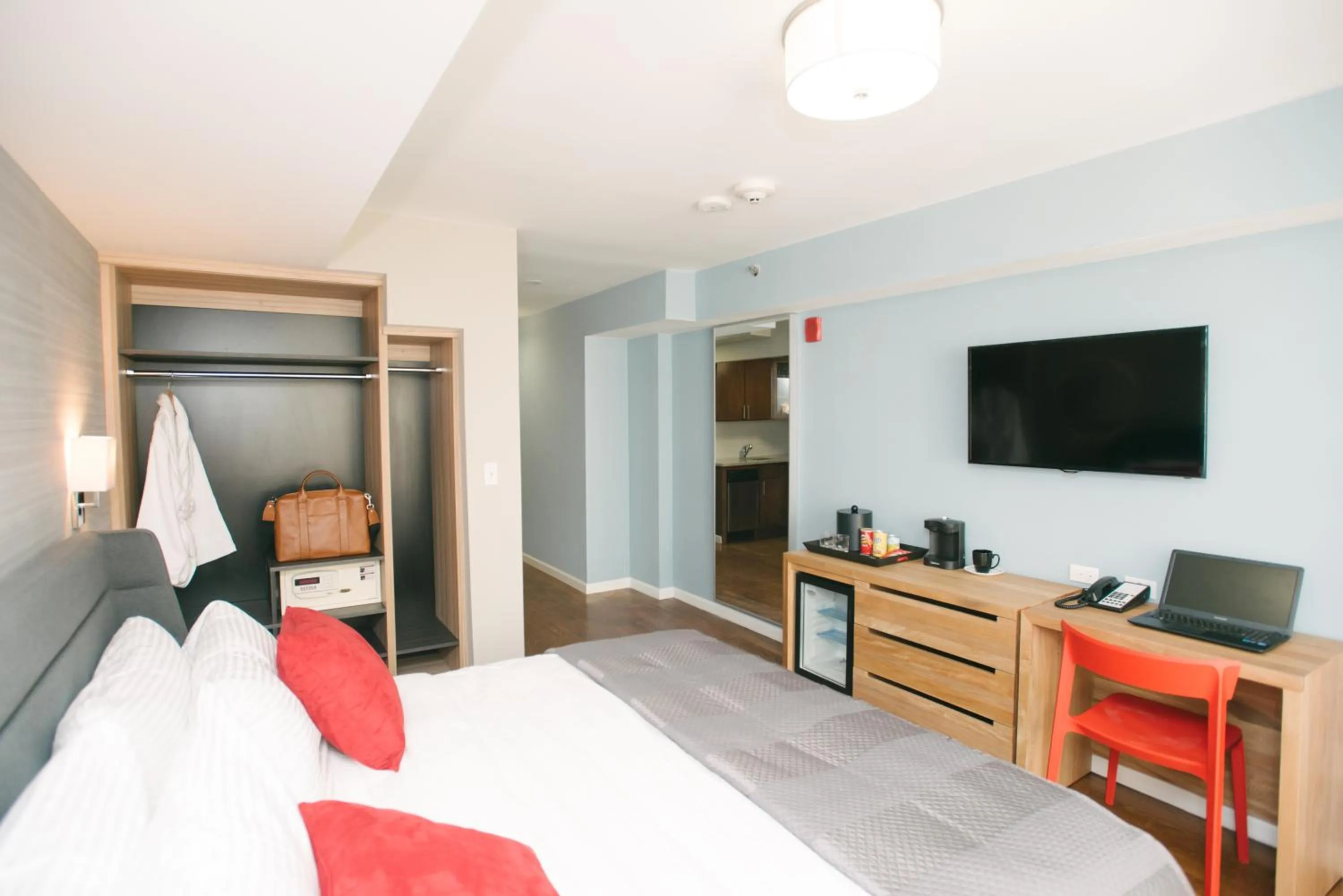 Bedroom, Bed in Hotel 32 32