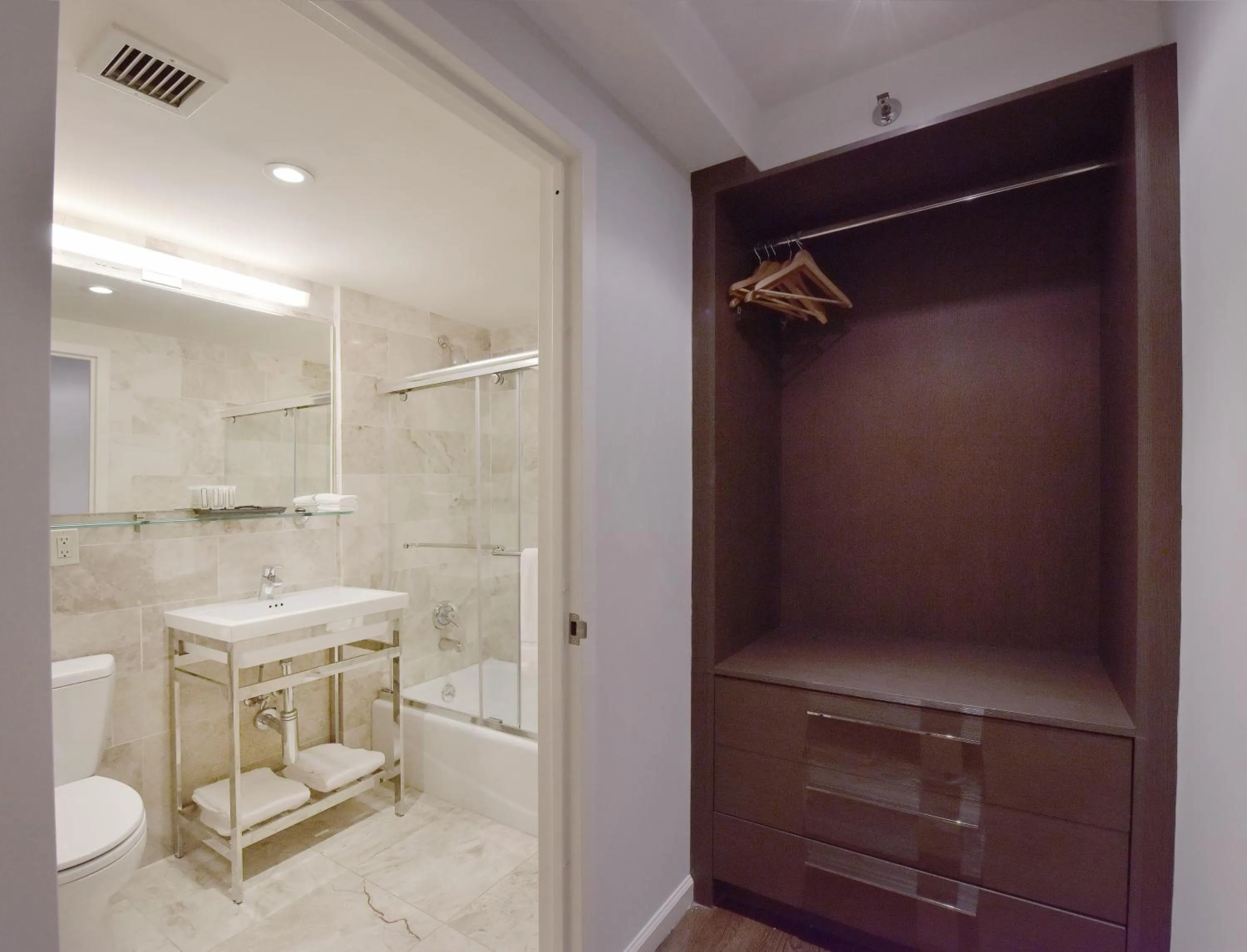 Toilet in Hotel 32 32