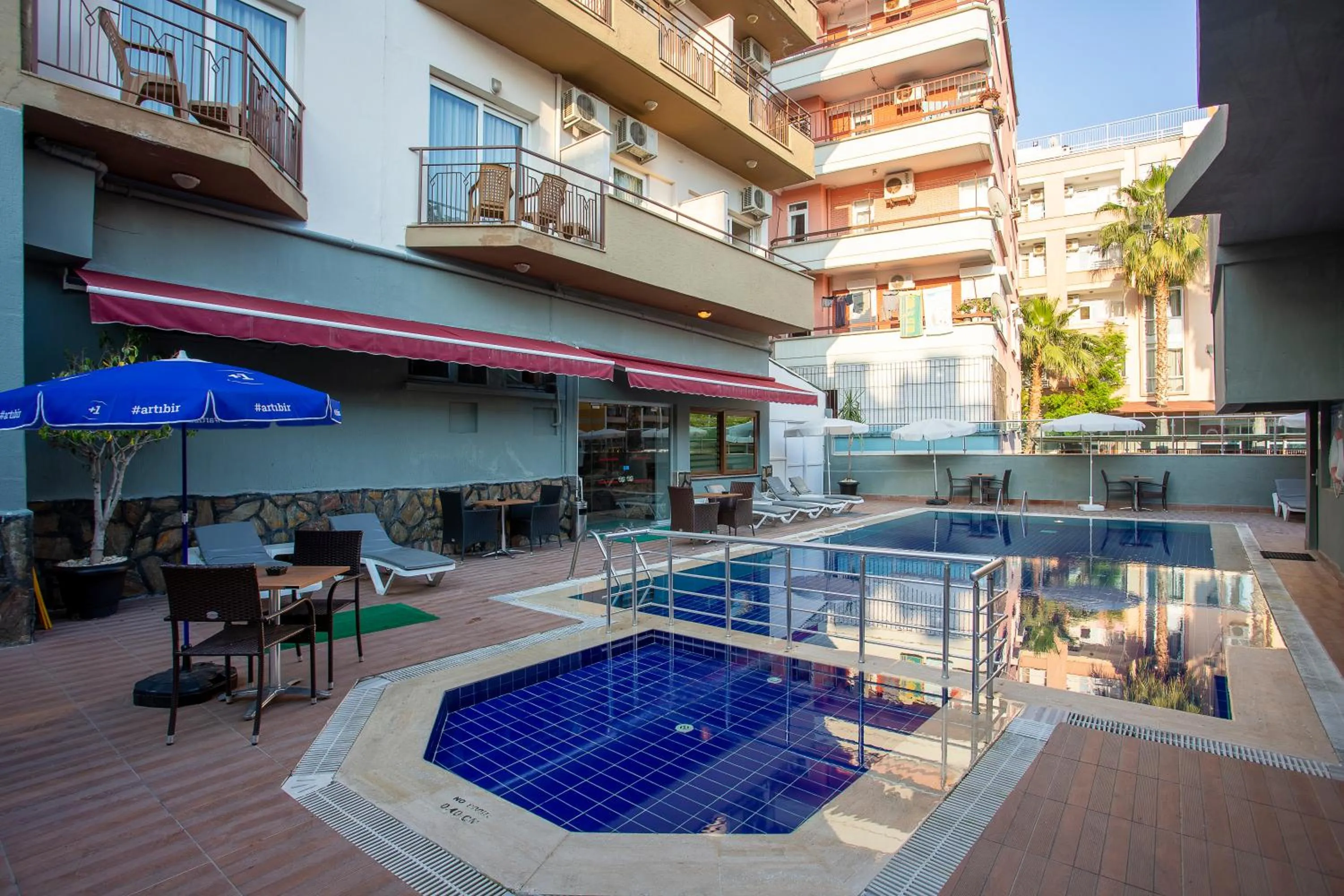 Swimming pool in Aslan Corner Hotel