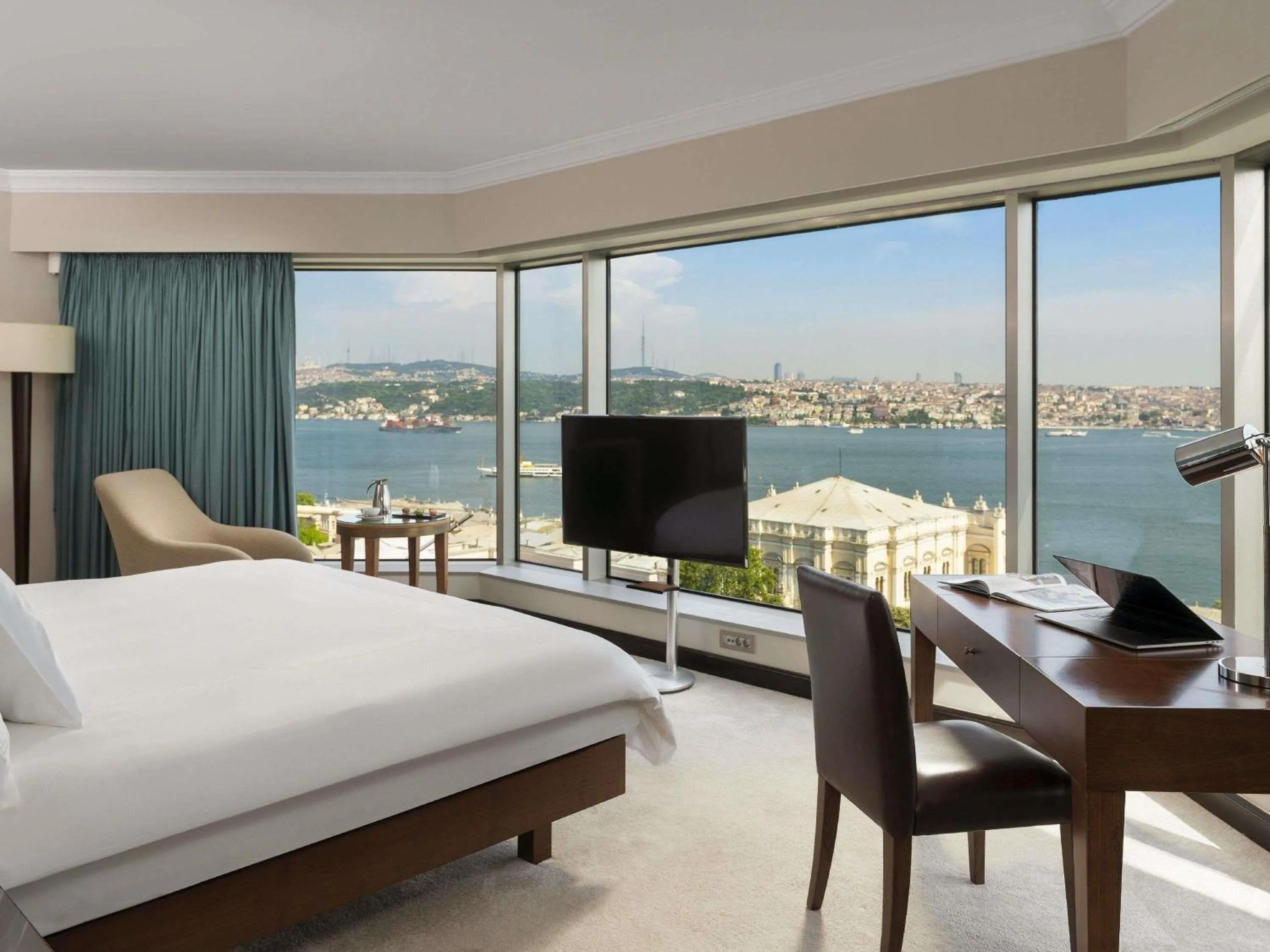 Bedroom, Bed in Swissotel The Bosphorus Istanbul