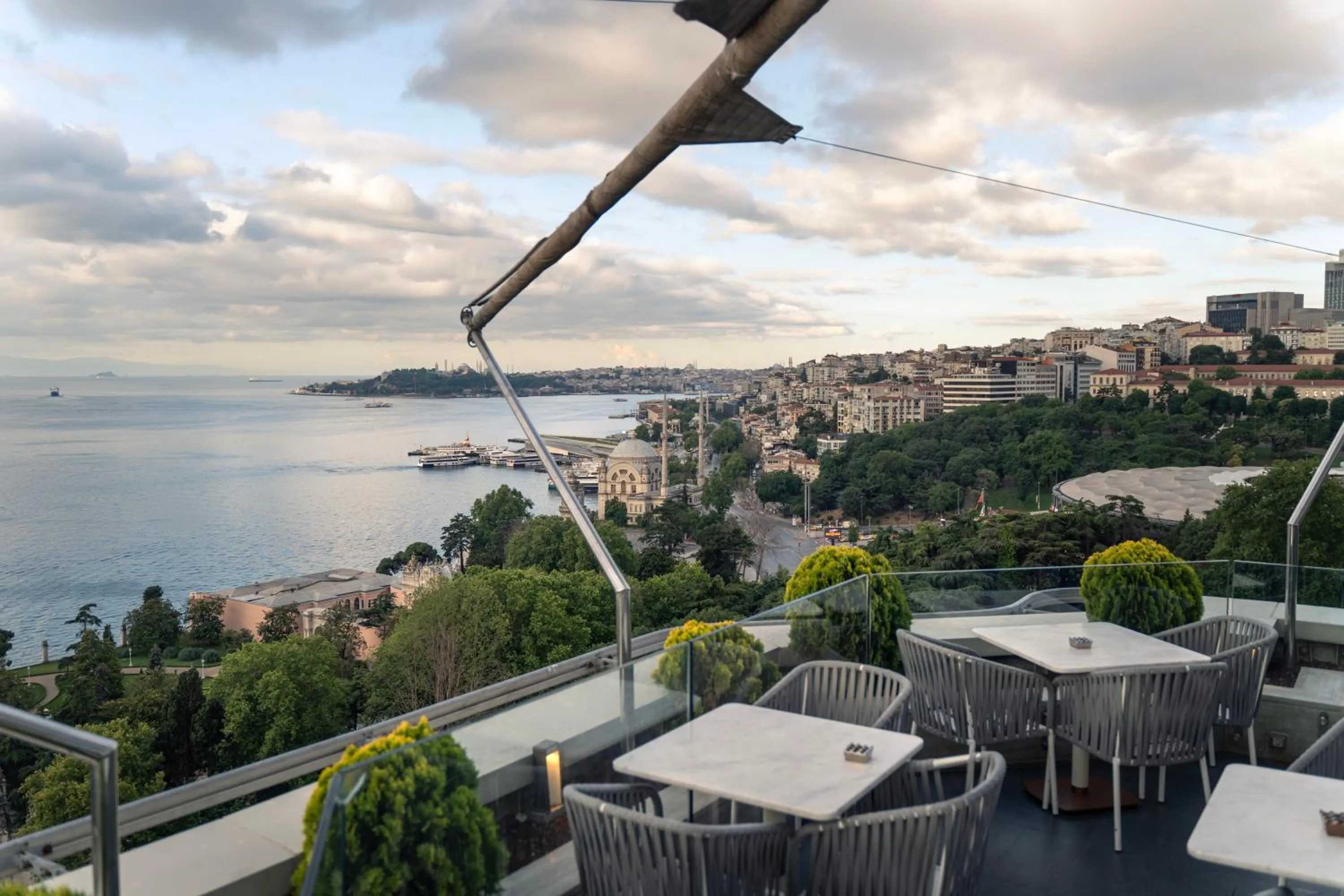 Lounge or bar in Swissotel The Bosphorus Istanbul