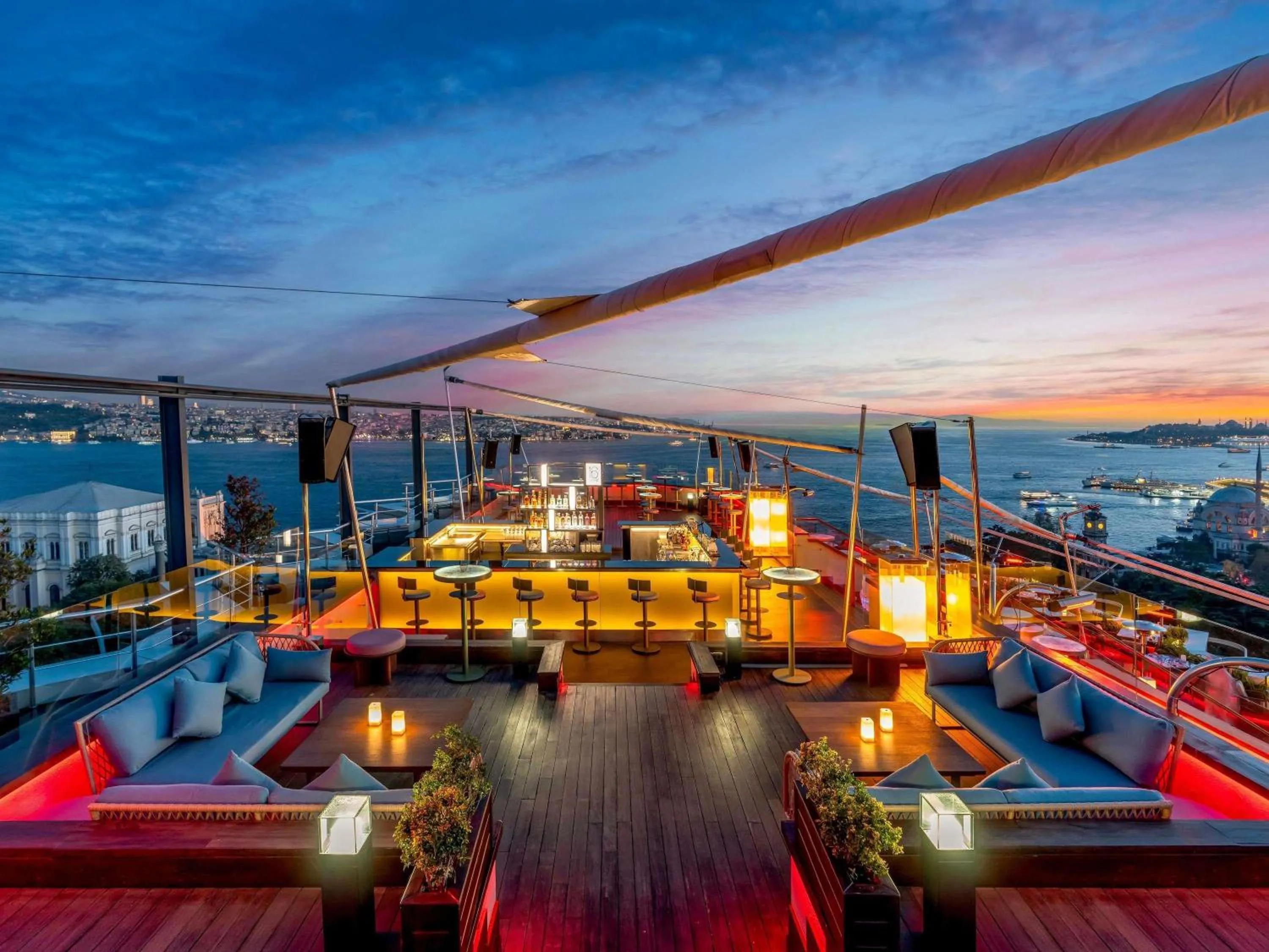 Lounge or bar in Swissotel The Bosphorus Istanbul