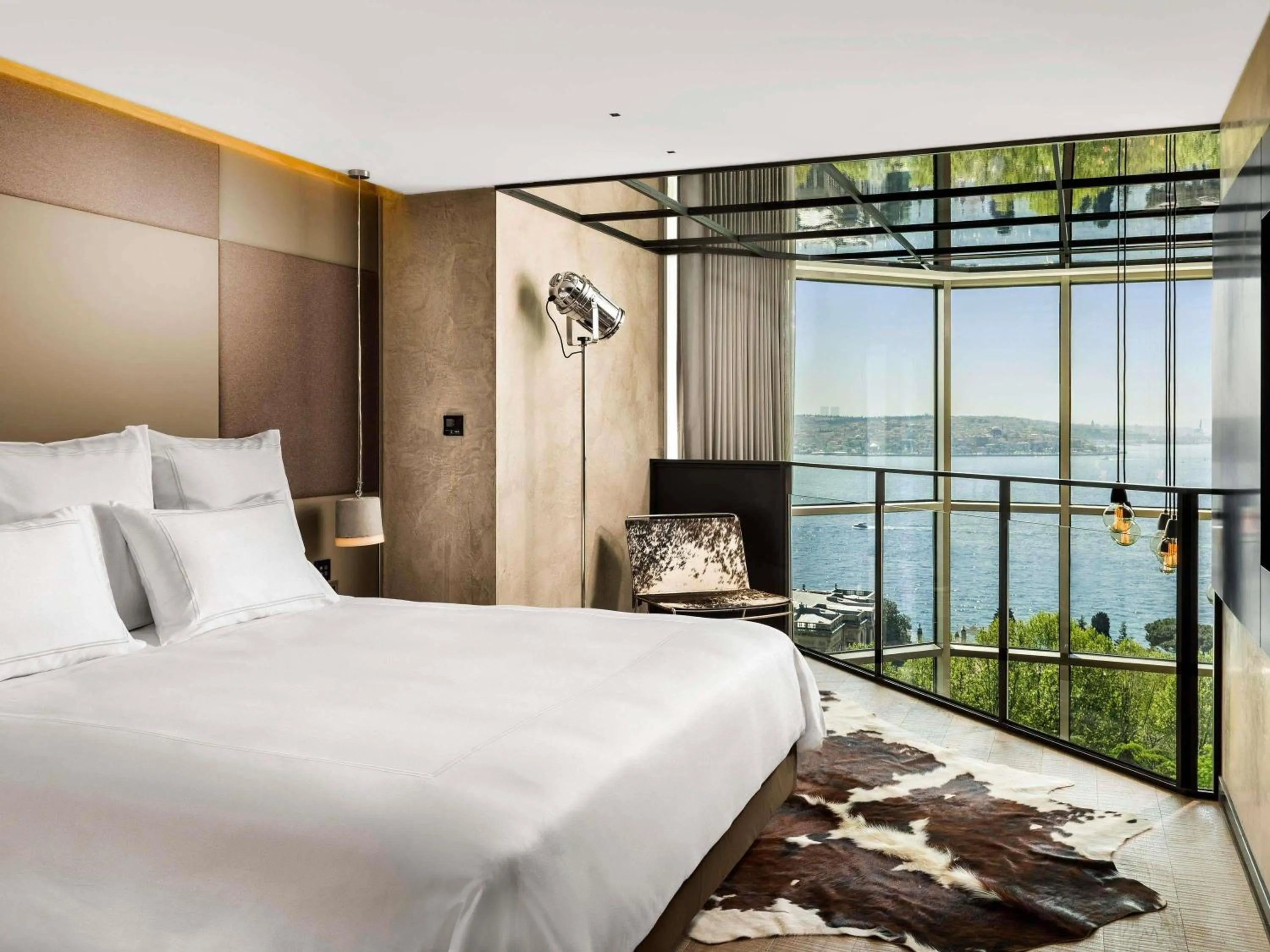 Bedroom, Bed in Swissotel The Bosphorus Istanbul