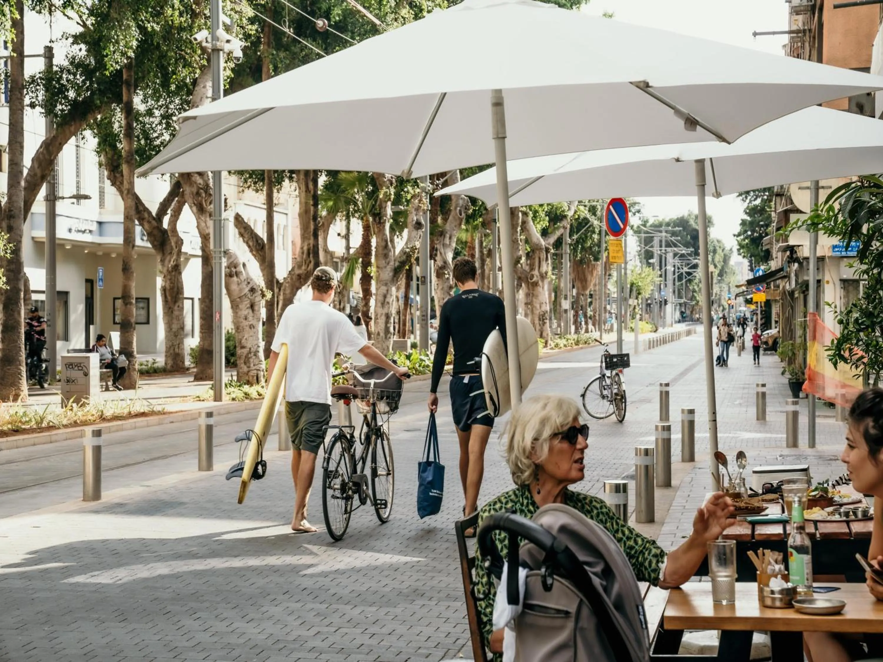 Property building in DeBlox living - Alhambra Apartments