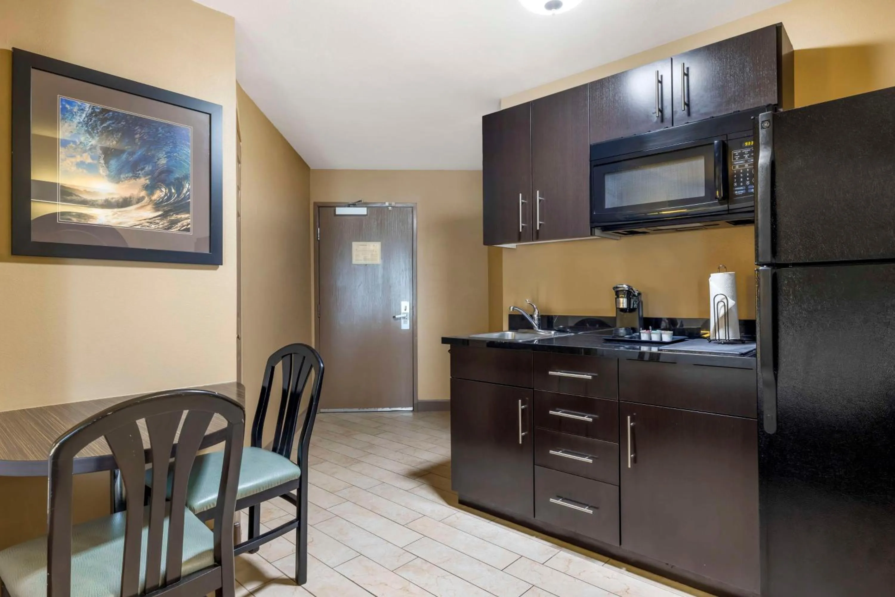 Bedroom in Best Western Plus Oceanside Palms