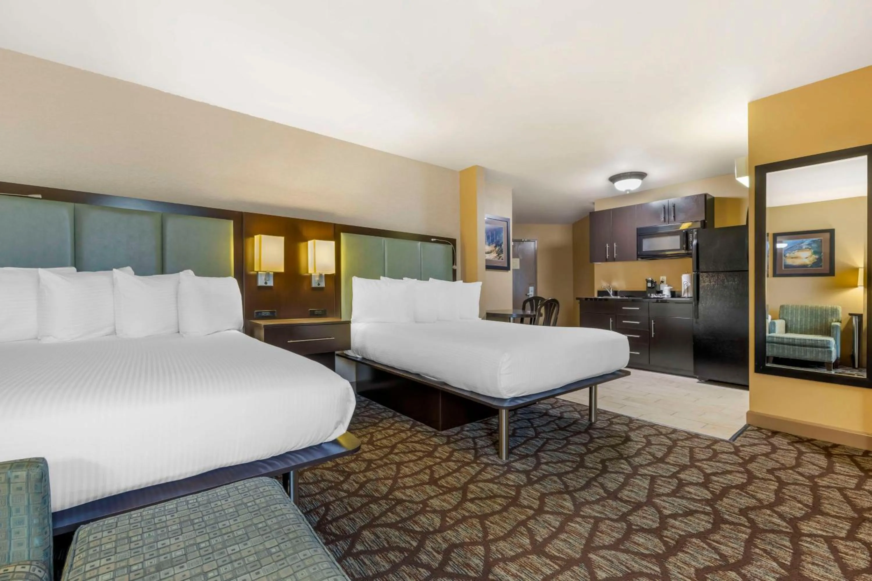 Bedroom, Bed in Best Western Plus Oceanside Palms