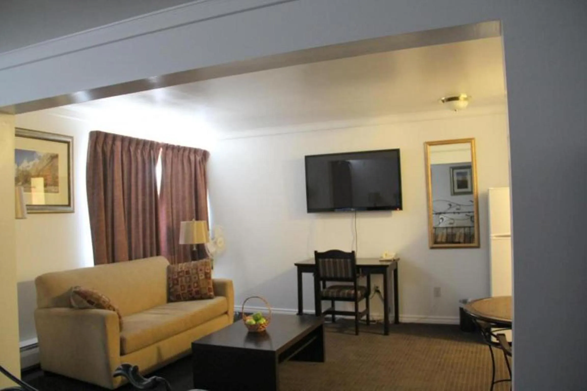 Living room in Acorn Motel