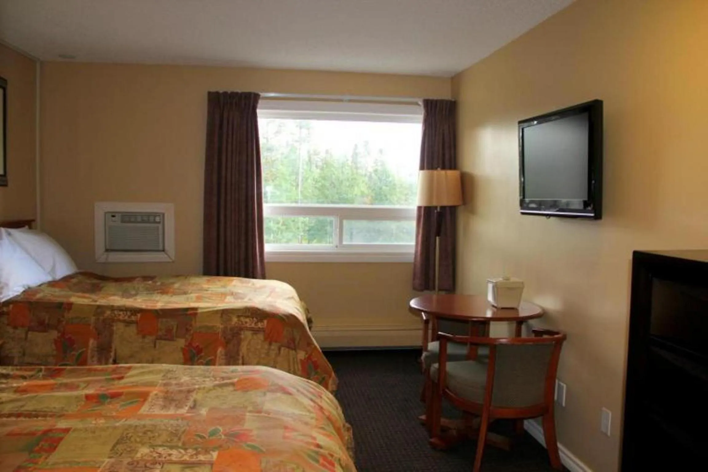 Bedroom, Bed in Acorn Motel