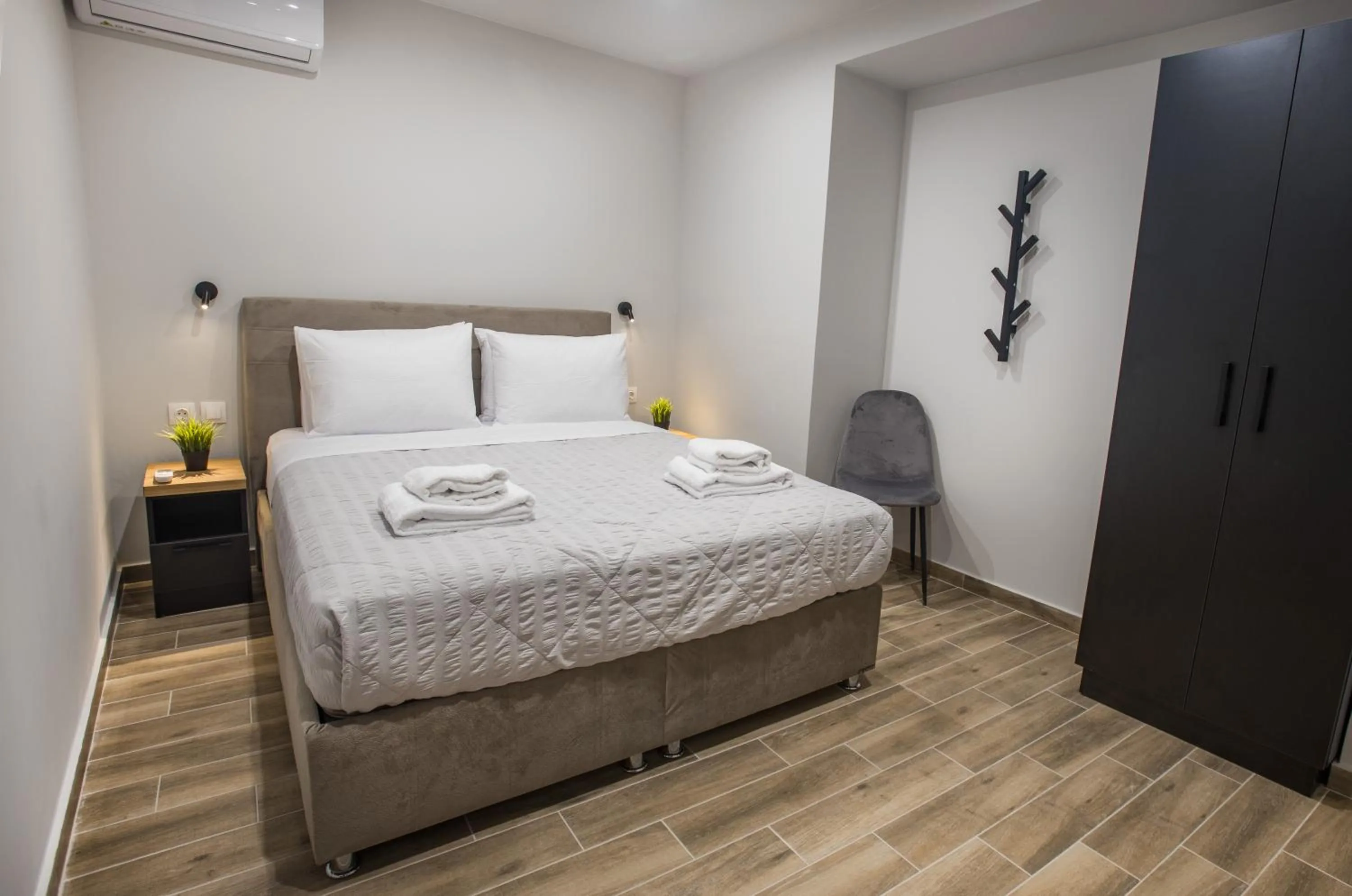 Bedroom, Bed in Raise Averof Serviced Apartments