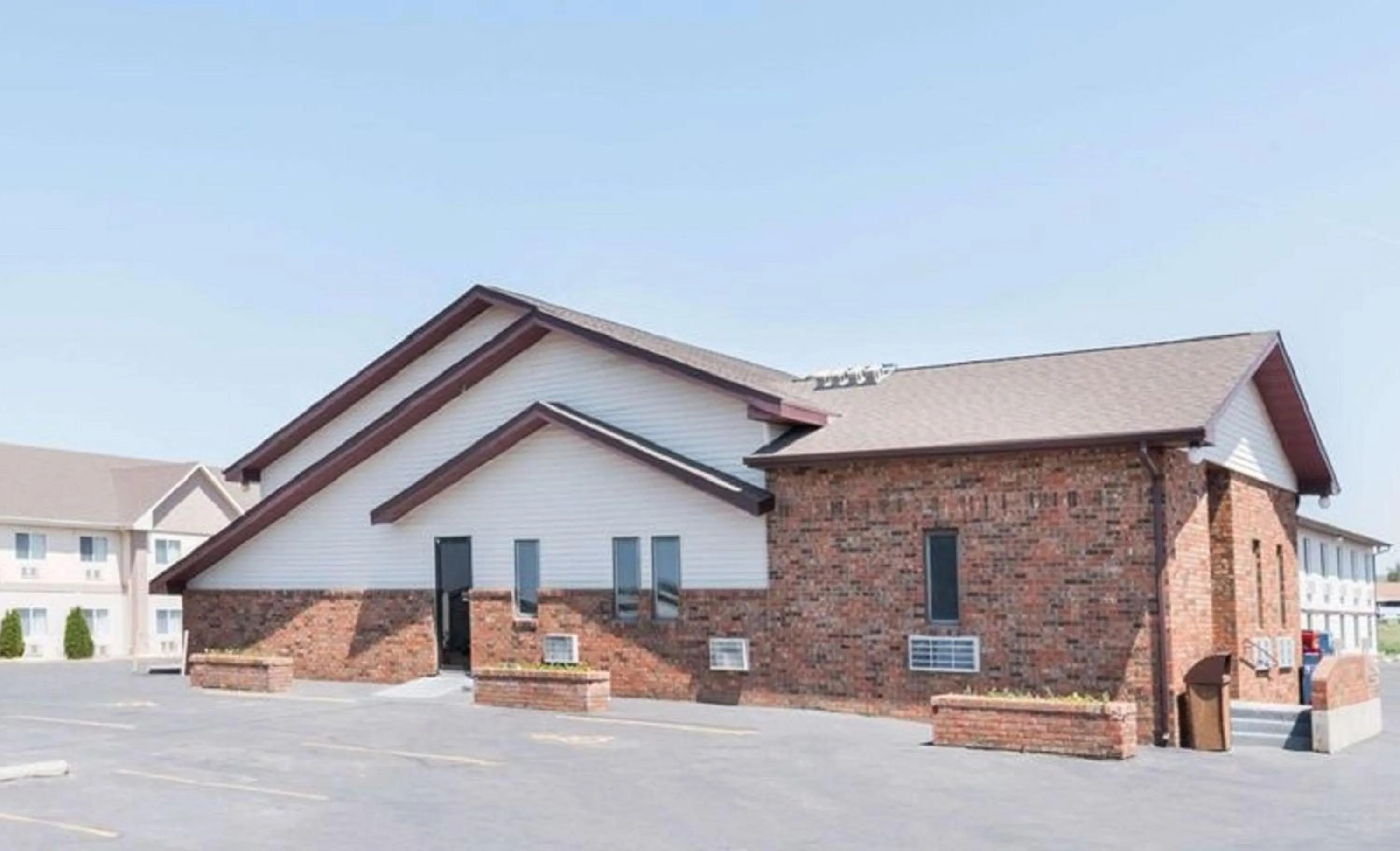 Property building in Glendive Lodge